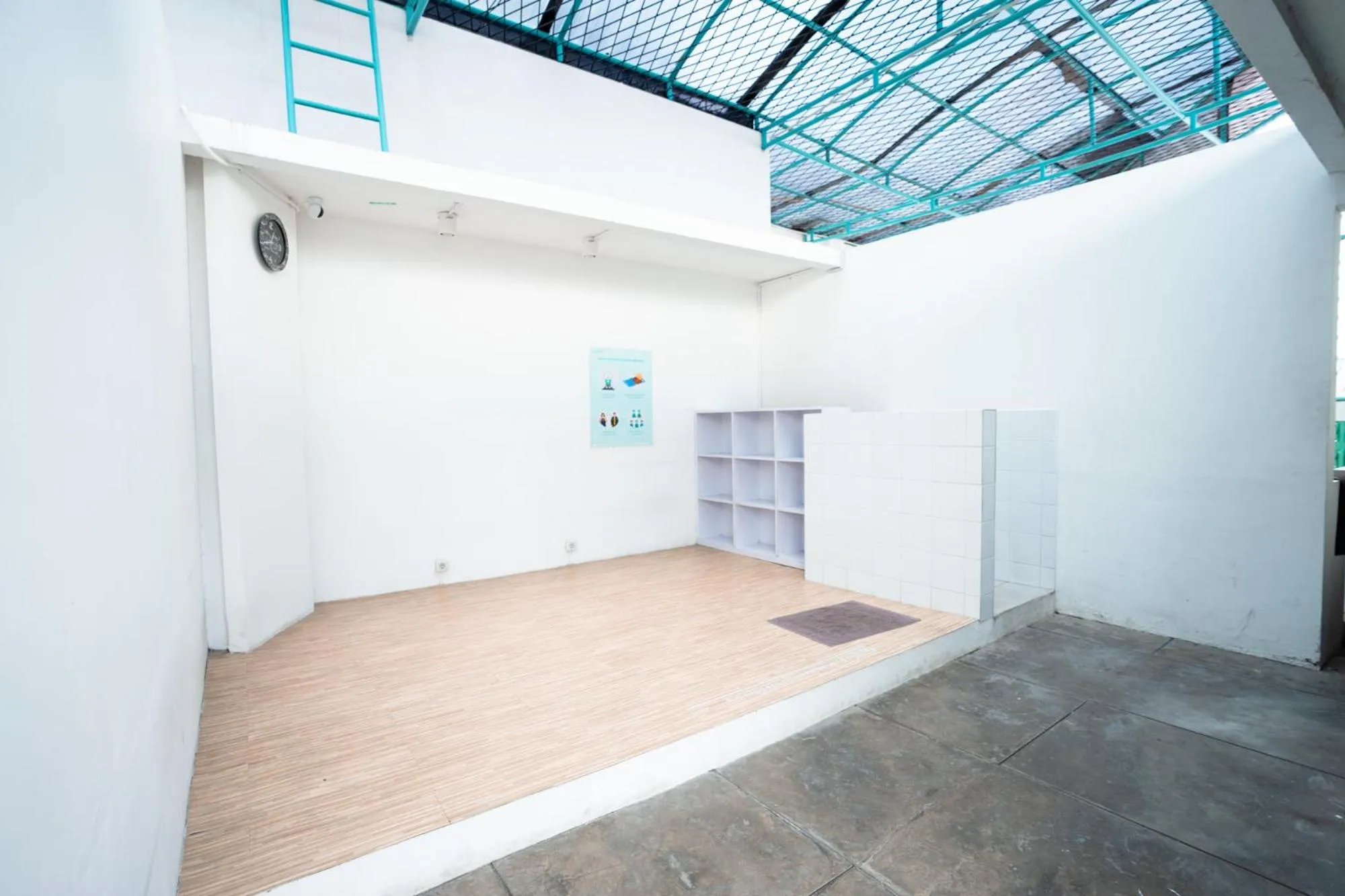 Area and facilities in Bobopod Paskal, Bandung