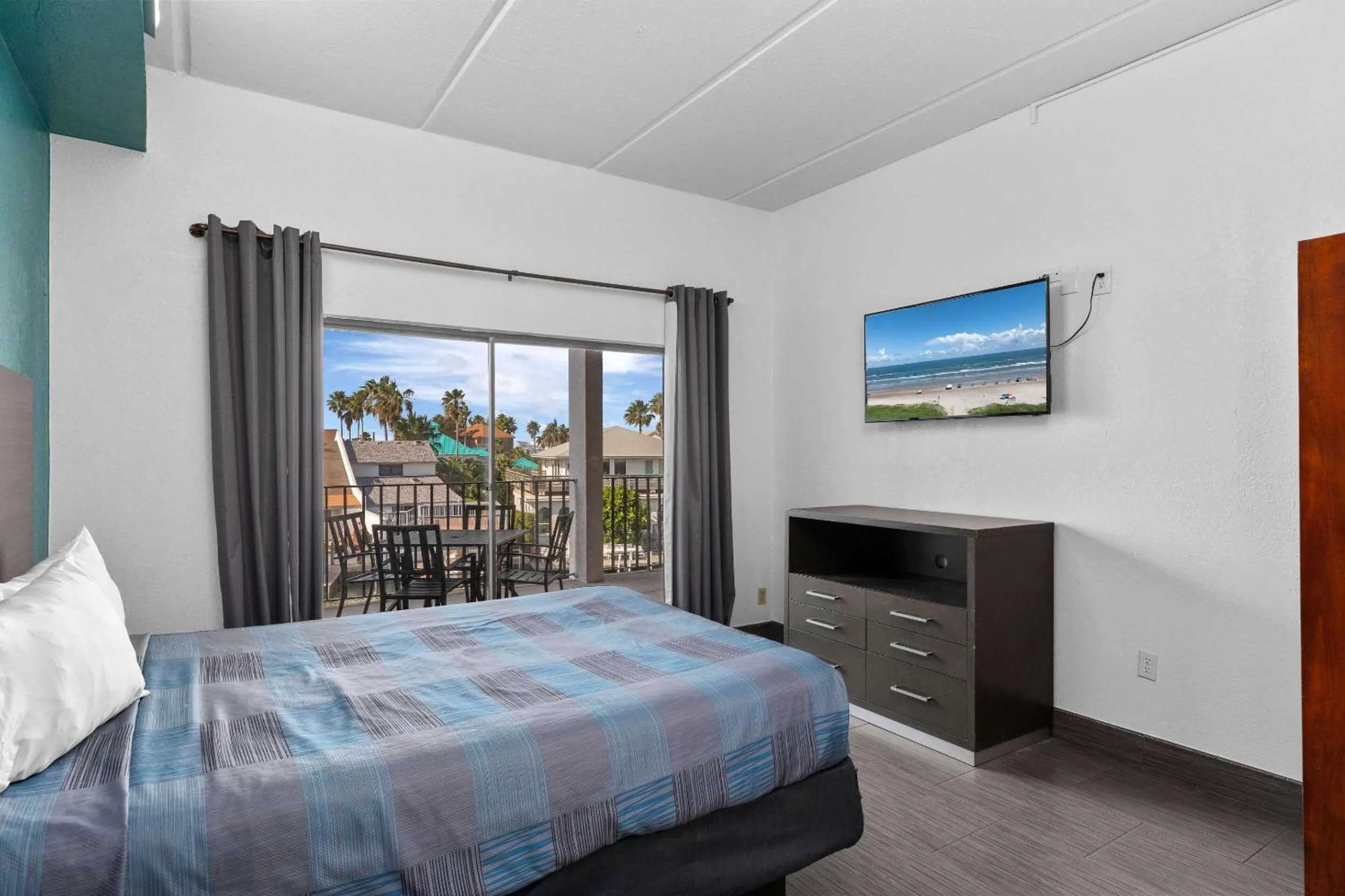 Bedroom, Bed in WindWater Hotel and Marina