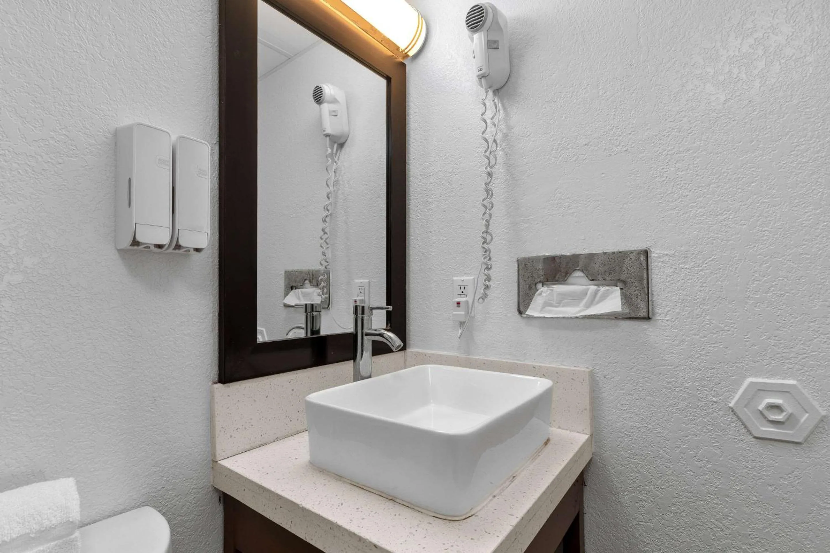 Bedroom in WindWater Hotel and Marina