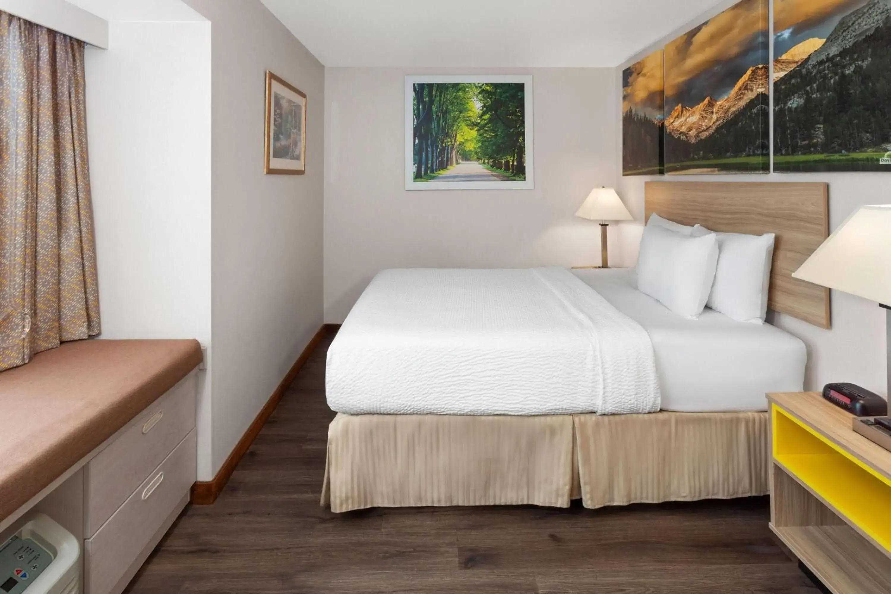 Photo of the whole room, Bed in Days Inn & Suites by Wyndham Spokane Airport Airway Heights Photo of the whole room, Bed in Days Inn & Suites by Wyndham Spokane Airport Airway Heights