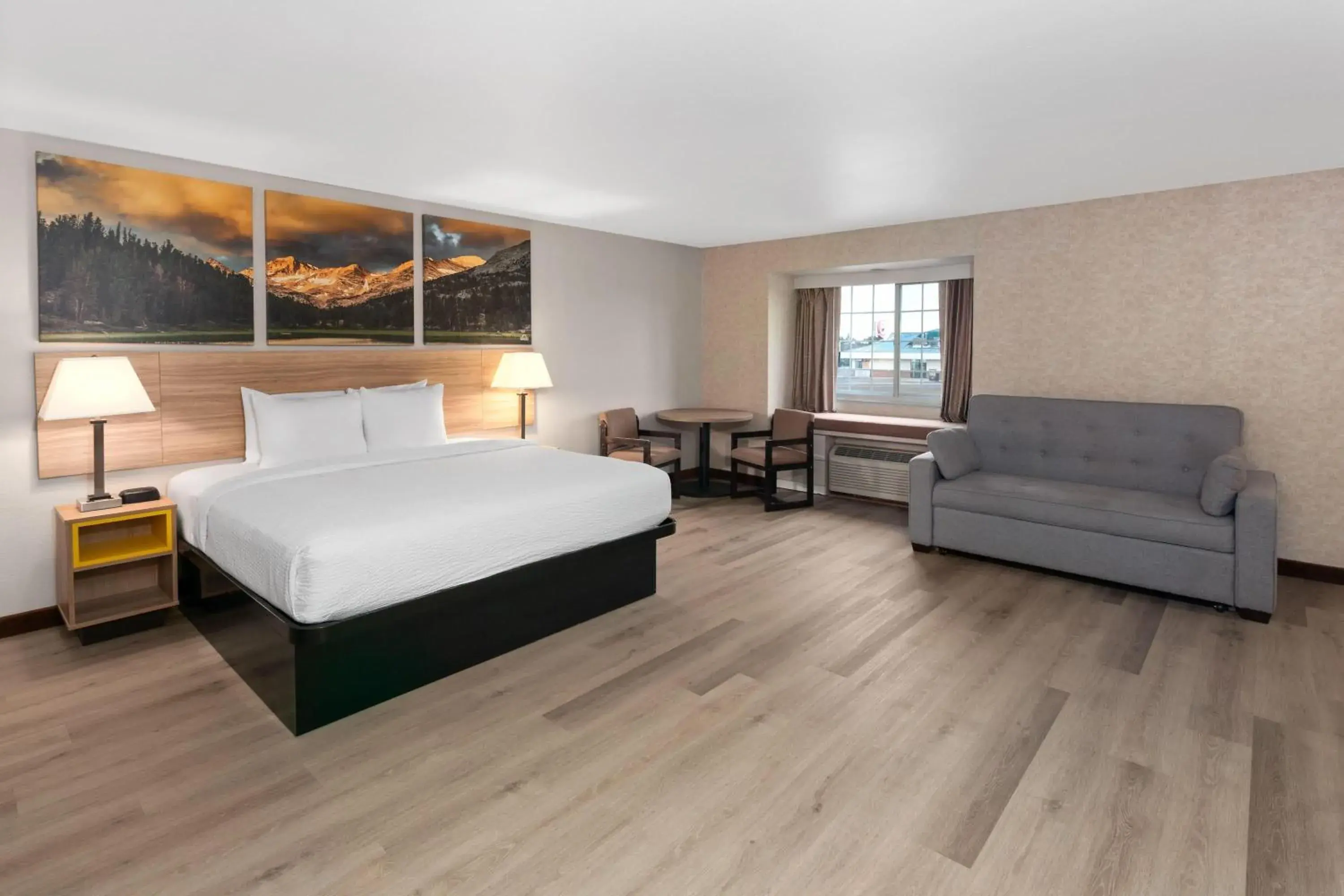 Bath, Bed in Days Inn & Suites by Wyndham Spokane Airport Airway Heights Bath, Bed in Days Inn & Suites by Wyndham Spokane Airport Airway Heights