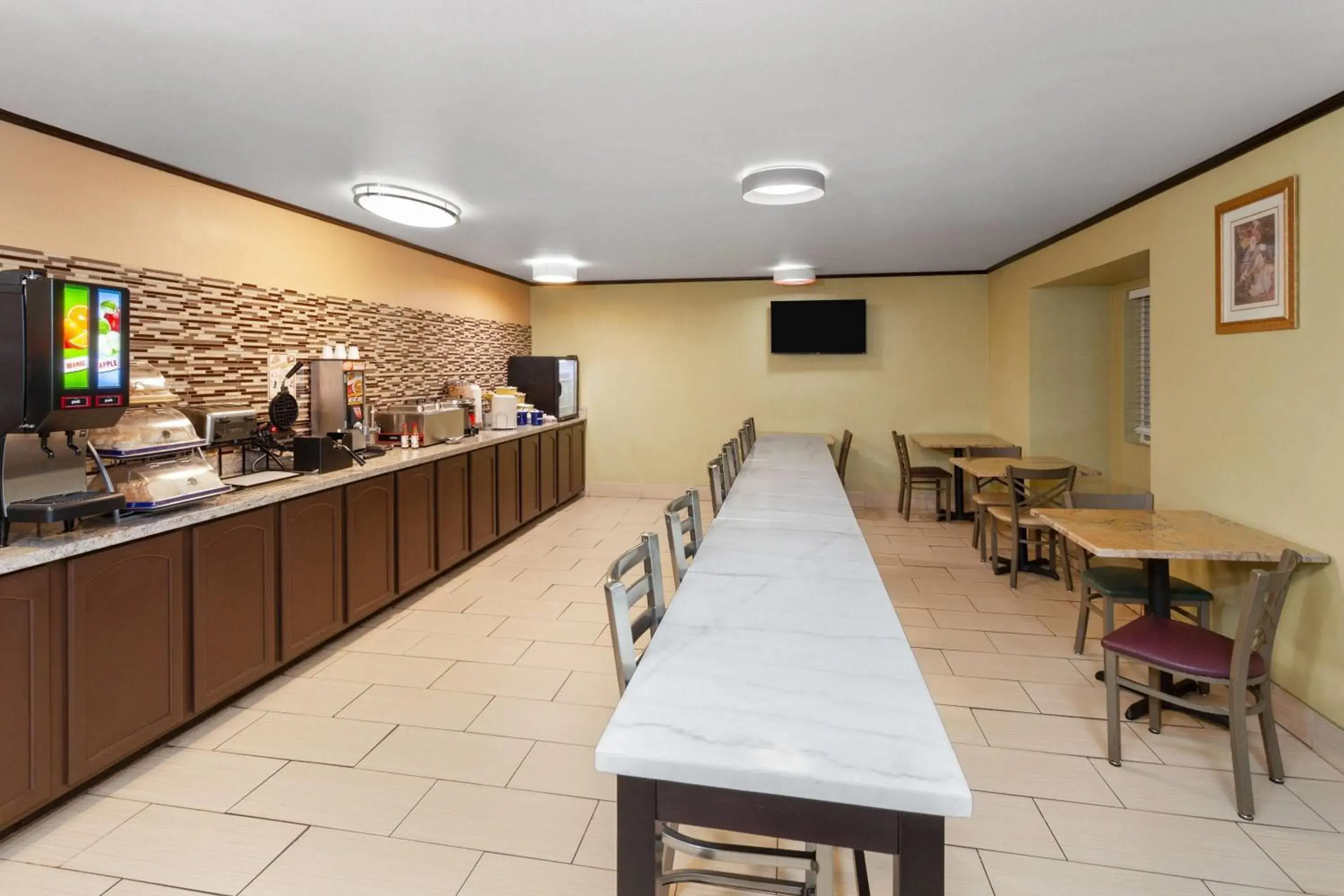 Breakfast in Days Inn & Suites by Wyndham Spokane Airport Airway Heights Breakfast in Days Inn & Suites by Wyndham Spokane Airport Airway Heights