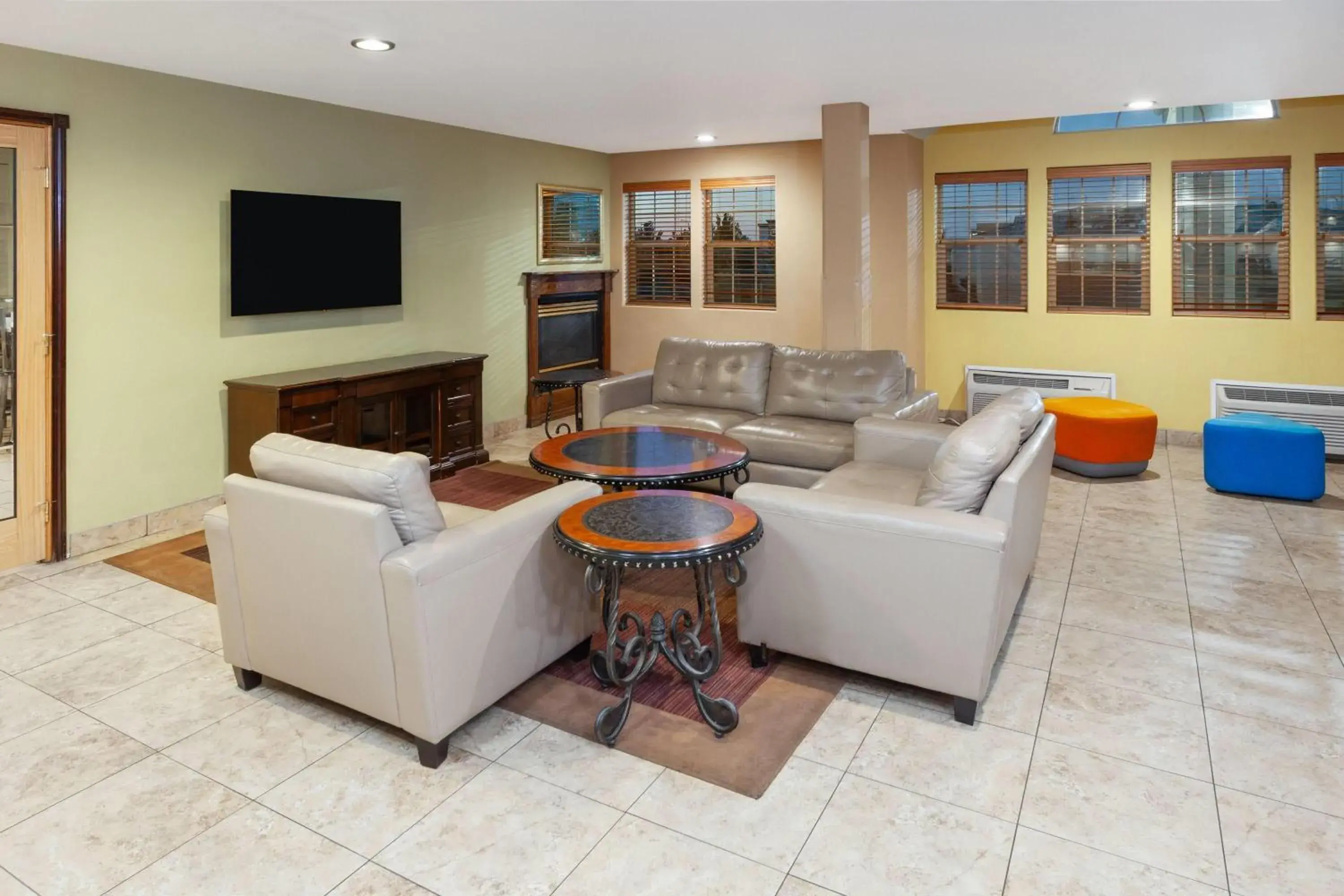 Lobby or reception in Days Inn & Suites by Wyndham Spokane Airport Airway Heights Lobby or reception in Days Inn & Suites by Wyndham Spokane Airport Airway Heights