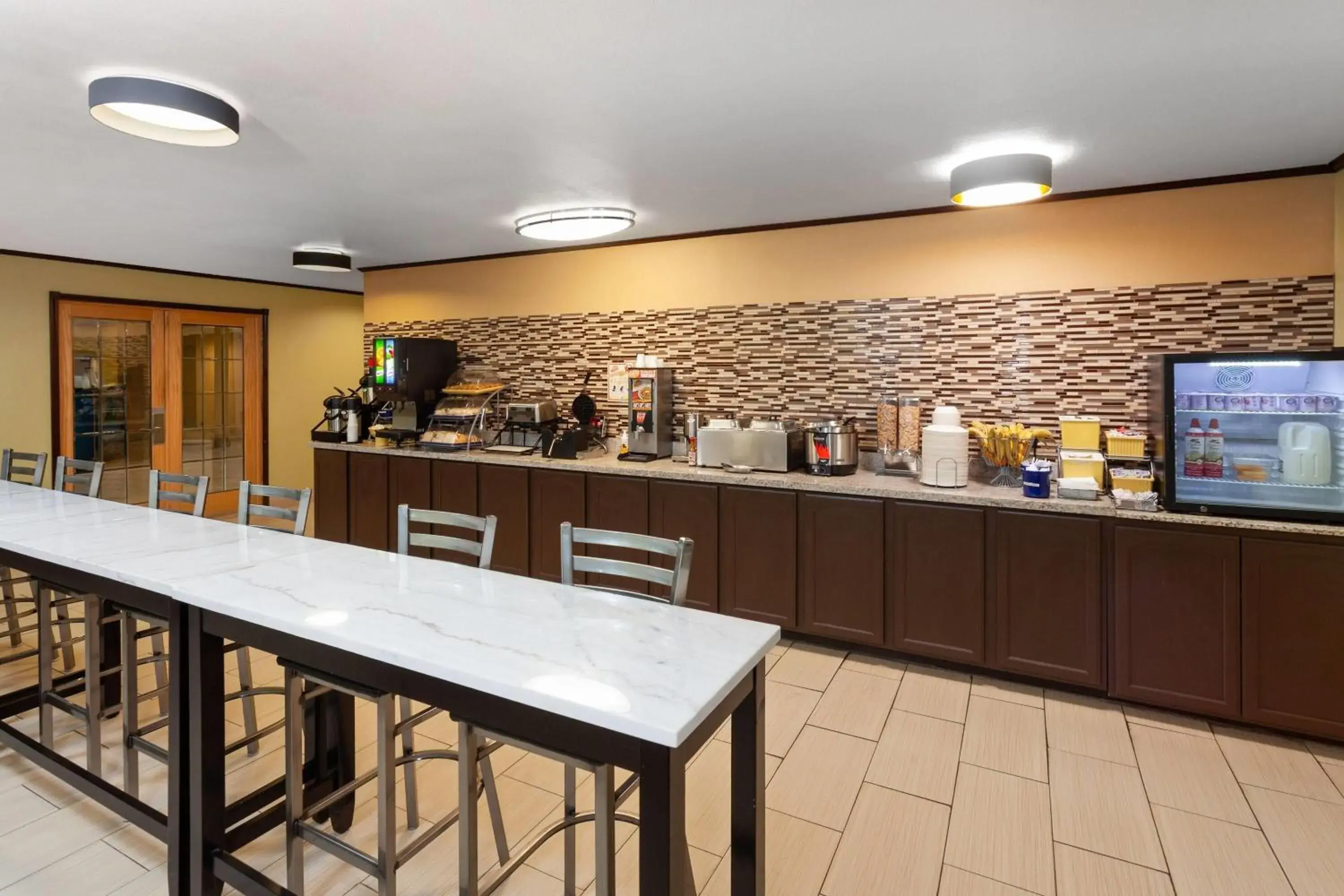 Breakfast in Days Inn & Suites by Wyndham Spokane Airport Airway Heights Breakfast in Days Inn & Suites by Wyndham Spokane Airport Airway Heights