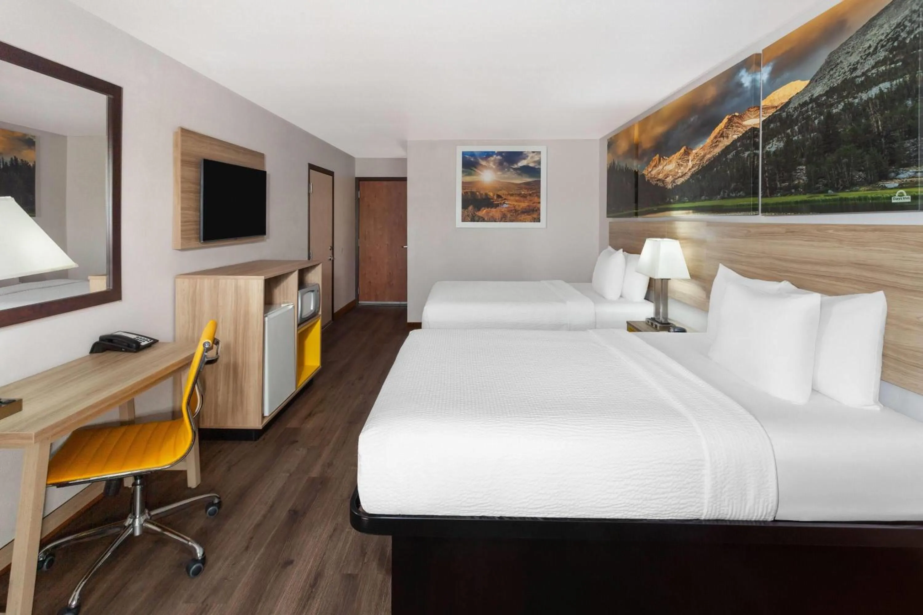 Photo of the whole room, Bed in Days Inn & Suites by Wyndham Spokane Airport Airway Heights