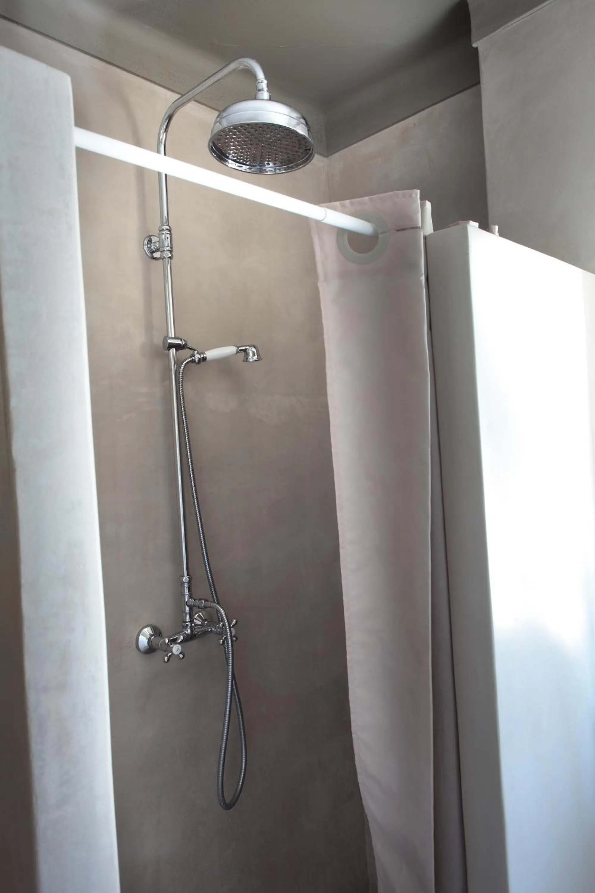Shower in Hostal Sa Rascassa