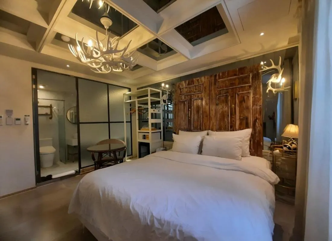 Bed in SongJeong Lesign Hotel