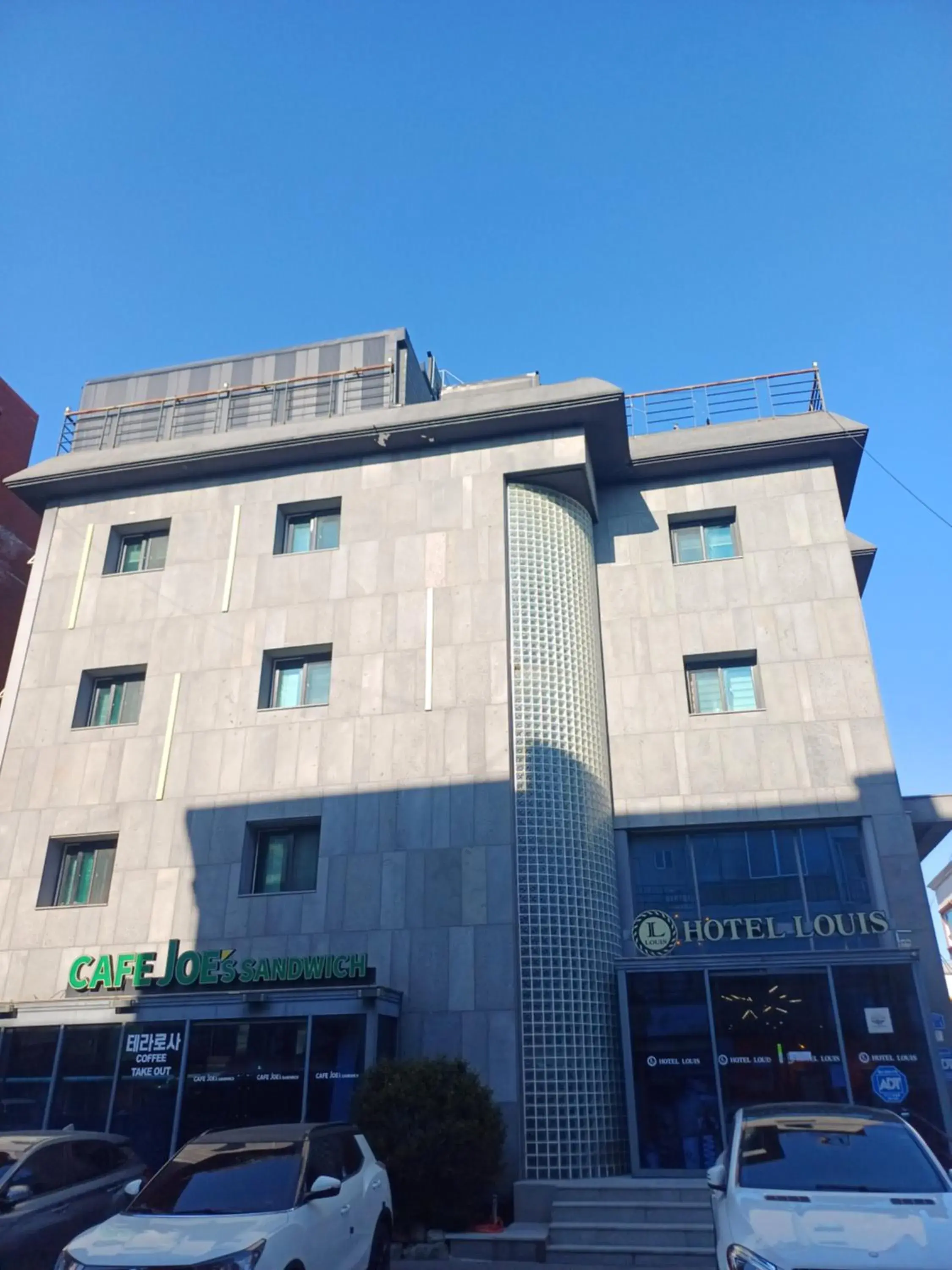 Property building in Louis Hotel Property building in Louis Hotel