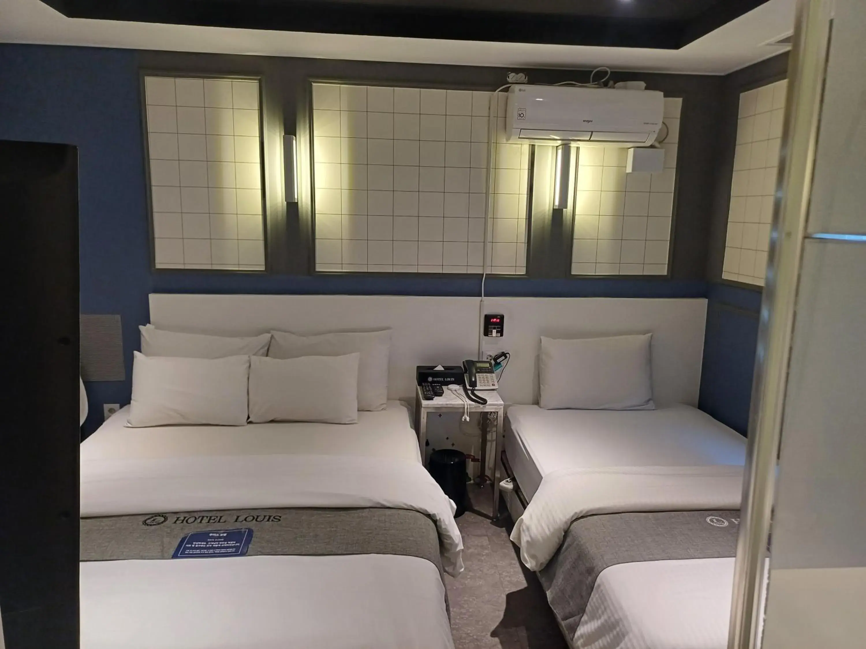 Bedroom, Bed in Louis Hotel Bedroom, Bed in Louis Hotel