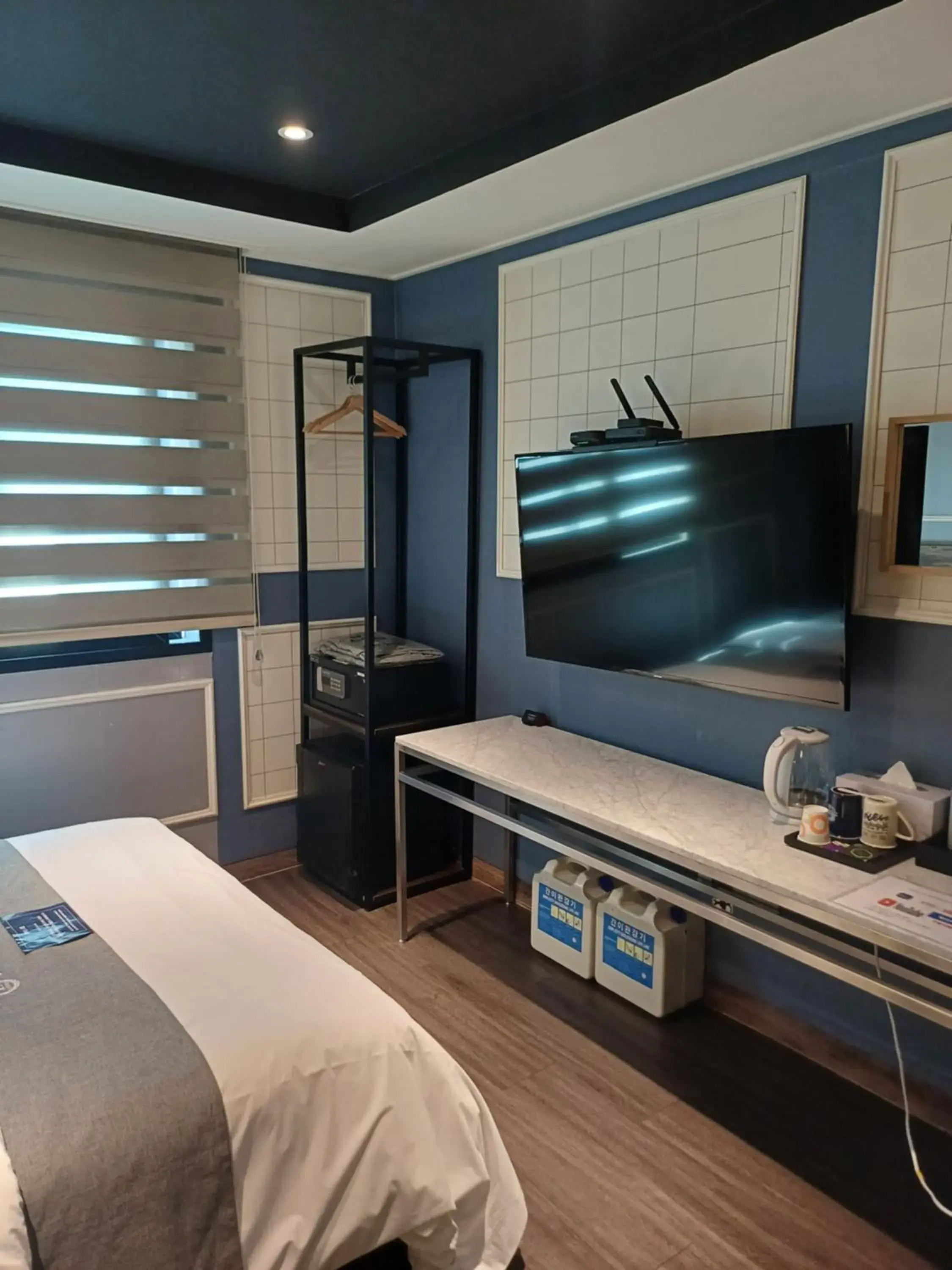 Bed in Louis Hotel Bed in Louis Hotel