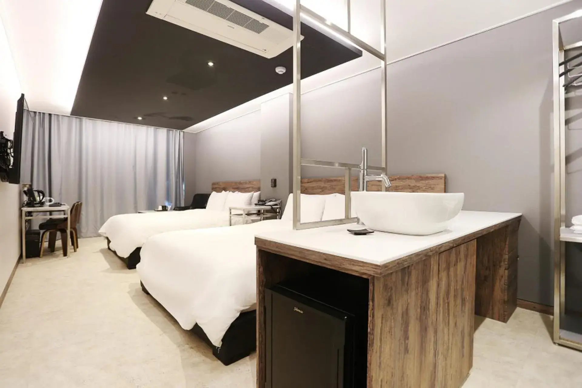 Property building in Louis Hotel Property building in Louis Hotel