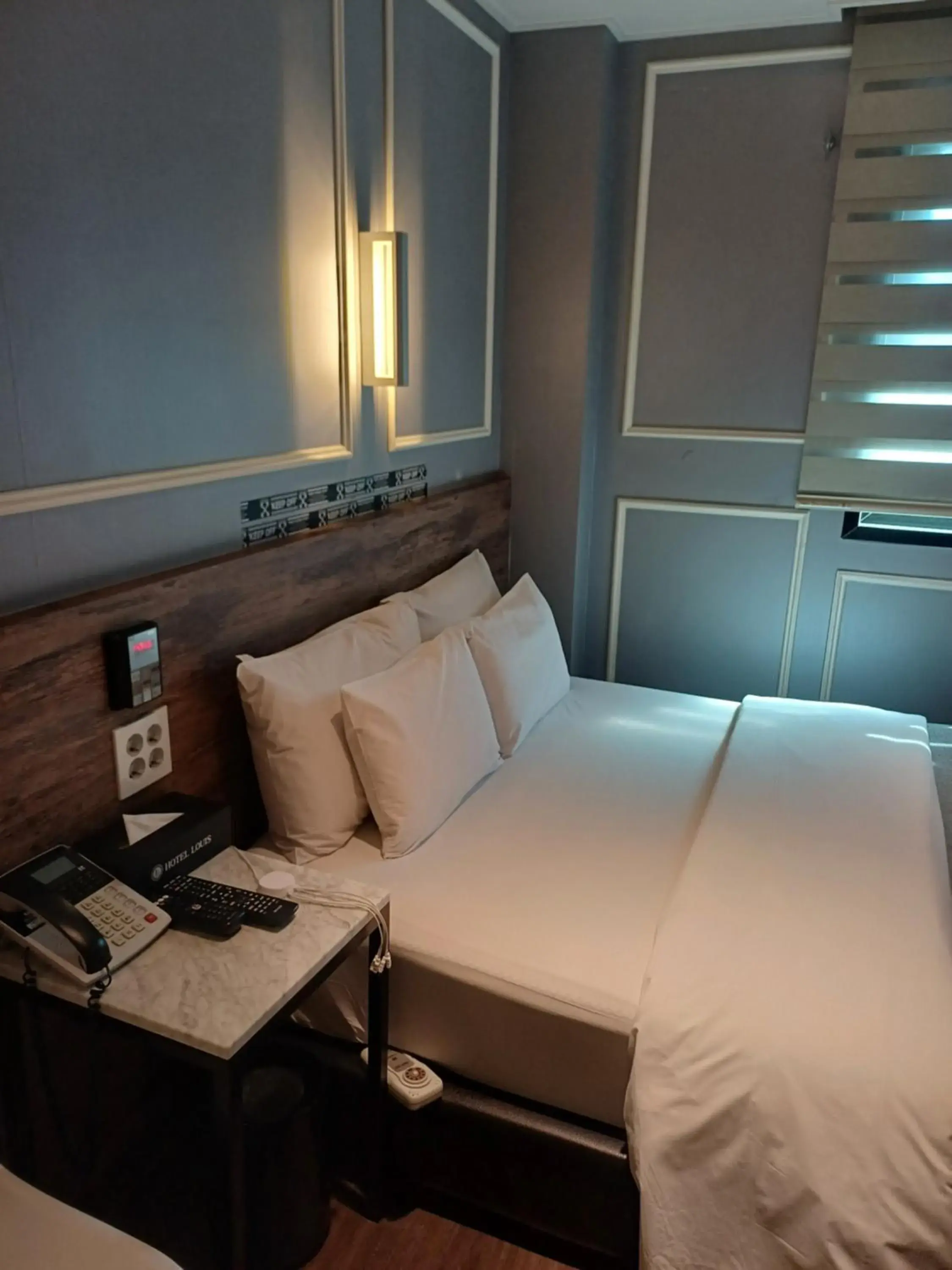 Bed in Louis Hotel Bed in Louis Hotel