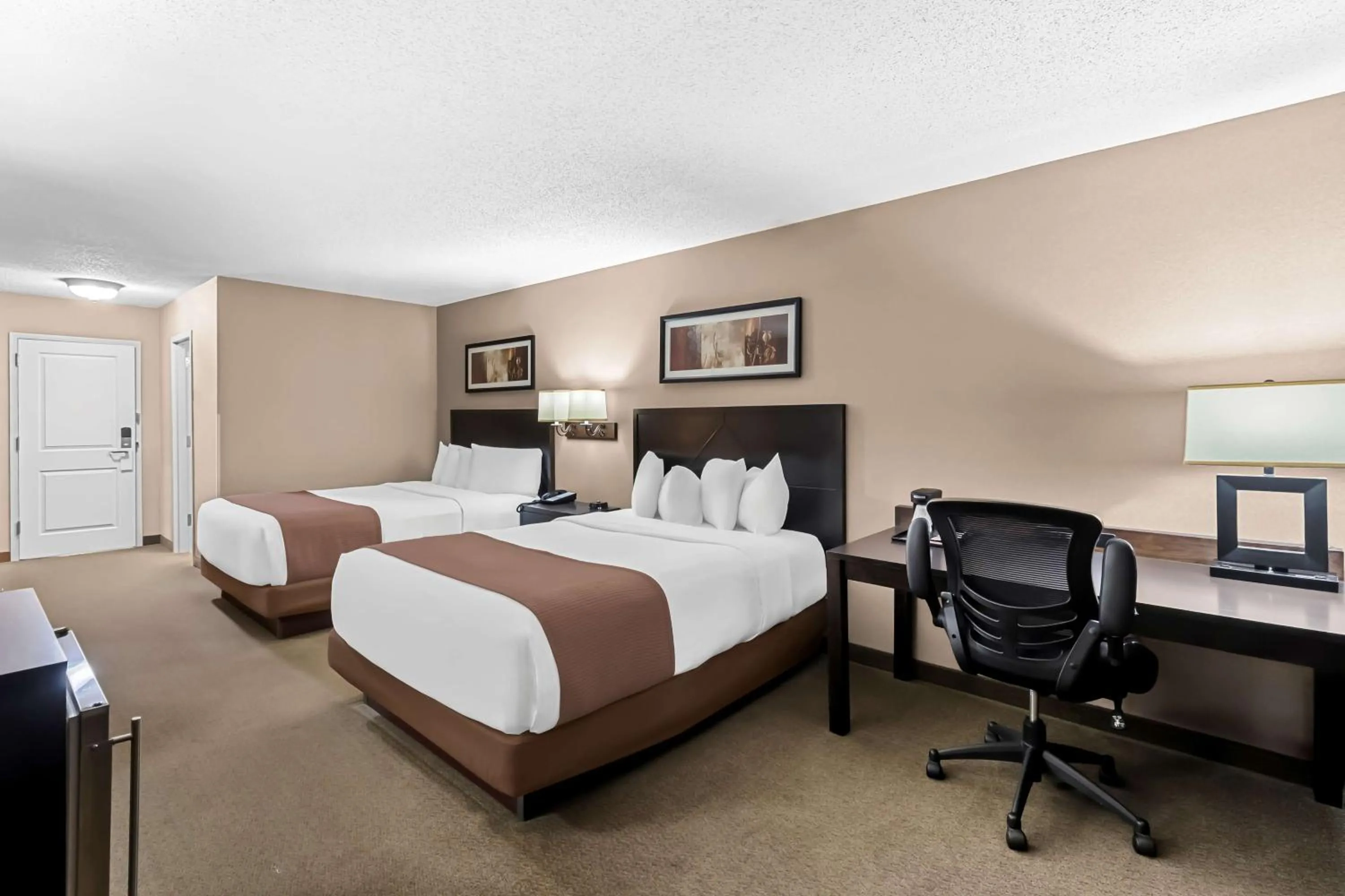 Bedroom, Bed in Heartland Inn & Suites, SureStay Collection by Best Western
