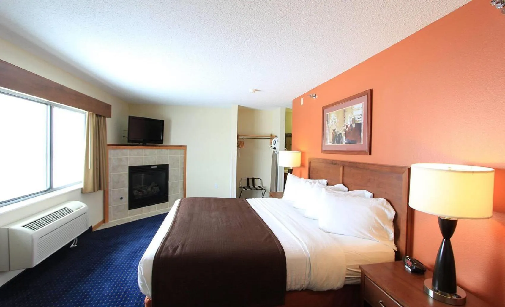 Photo of the whole room, Bed in AmericInn by Wyndham Cedar Rapids Airport