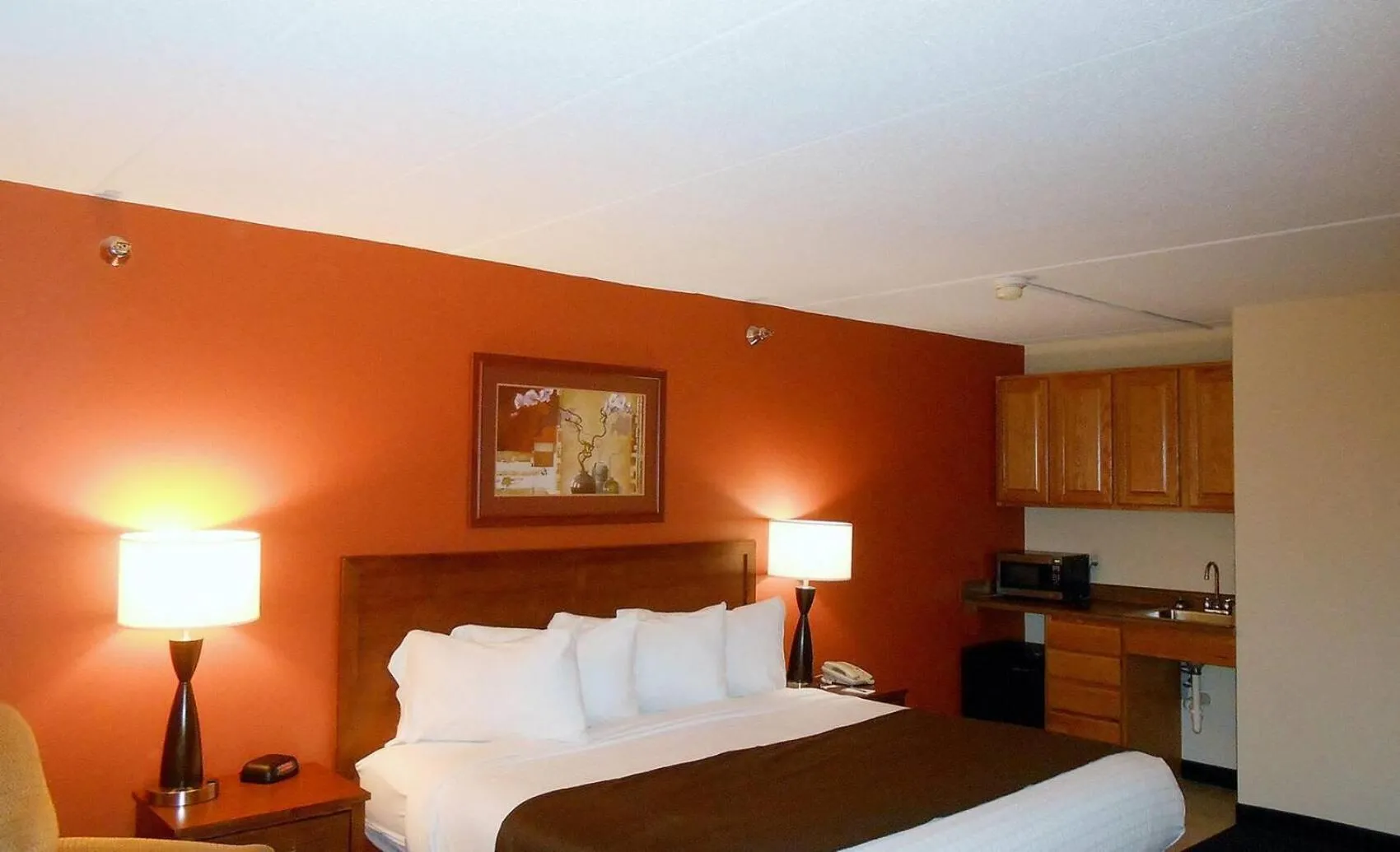 Photo of the whole room, Bed in AmericInn by Wyndham Cedar Rapids Airport