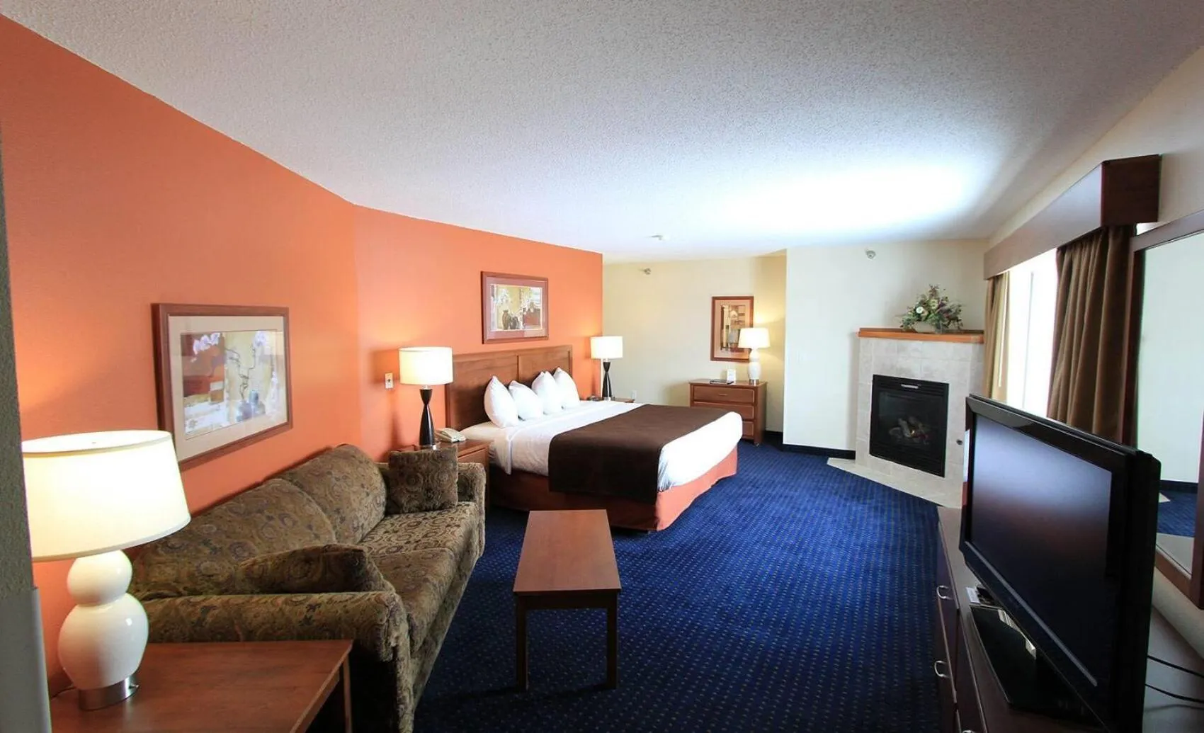Photo of the whole room, Bed in AmericInn by Wyndham Cedar Rapids Airport