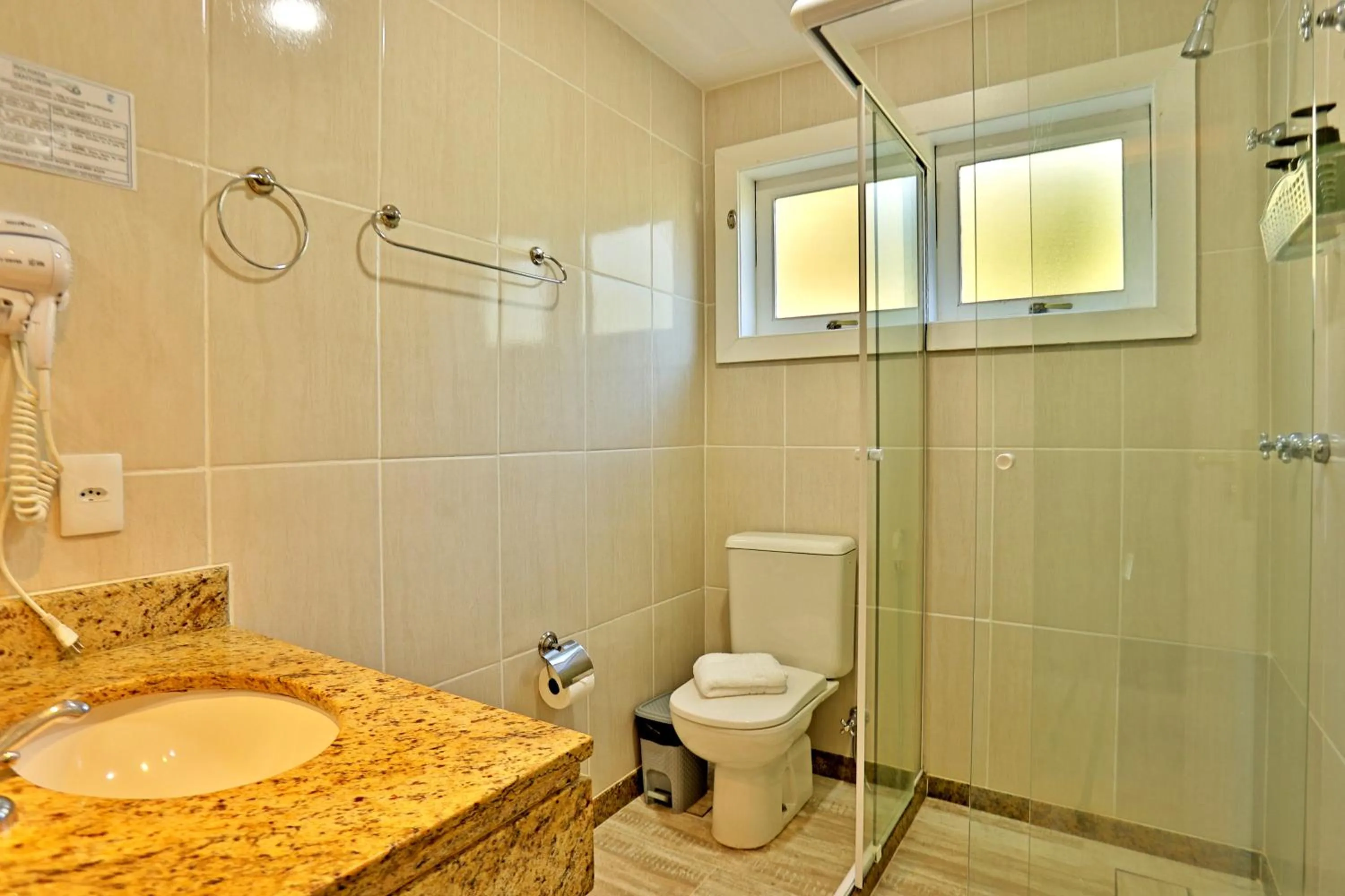 Toilet in Pousada Santorini