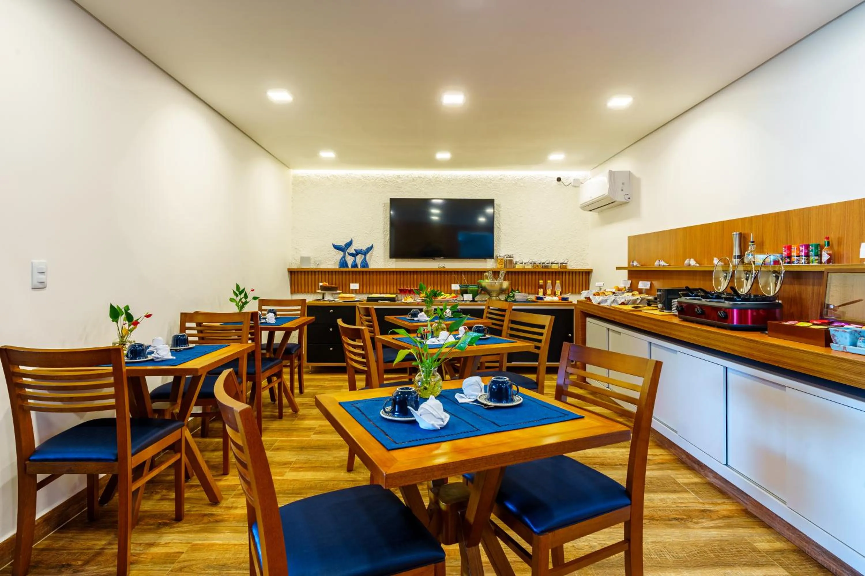 Restaurant/places to eat in Pousada Santorini