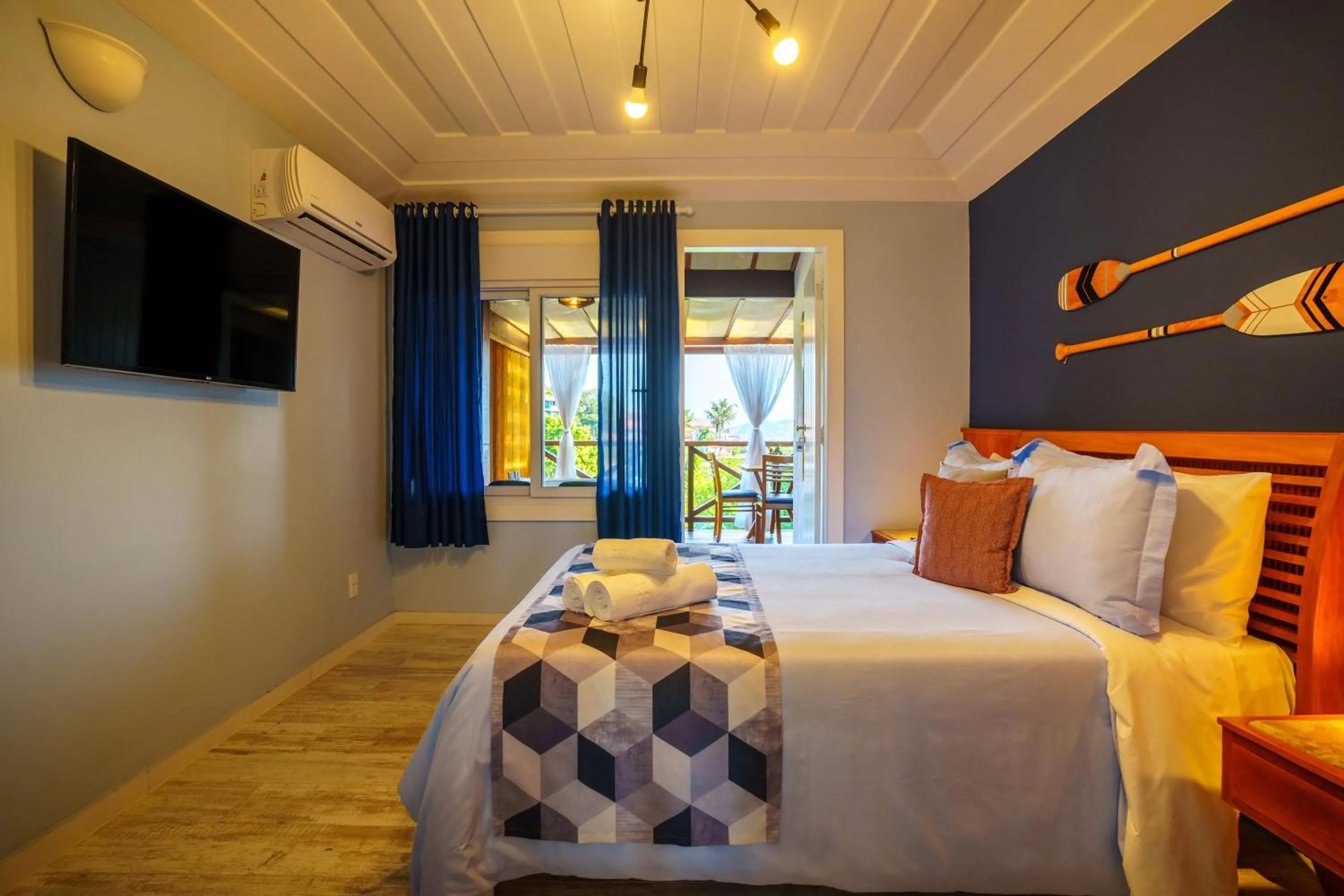 Hot Tub, Bed in Pousada Santorini