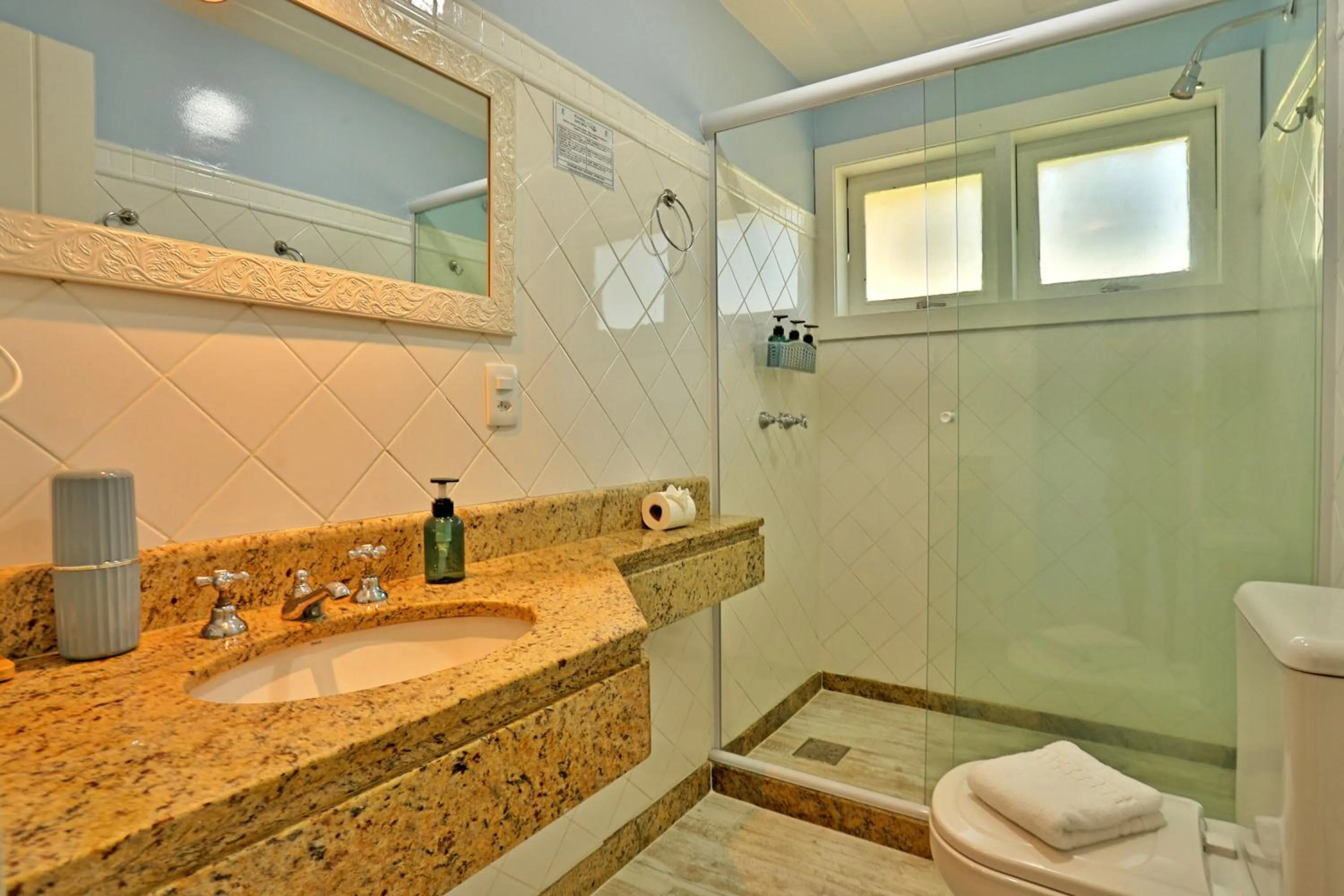 Bathroom in Pousada Santorini