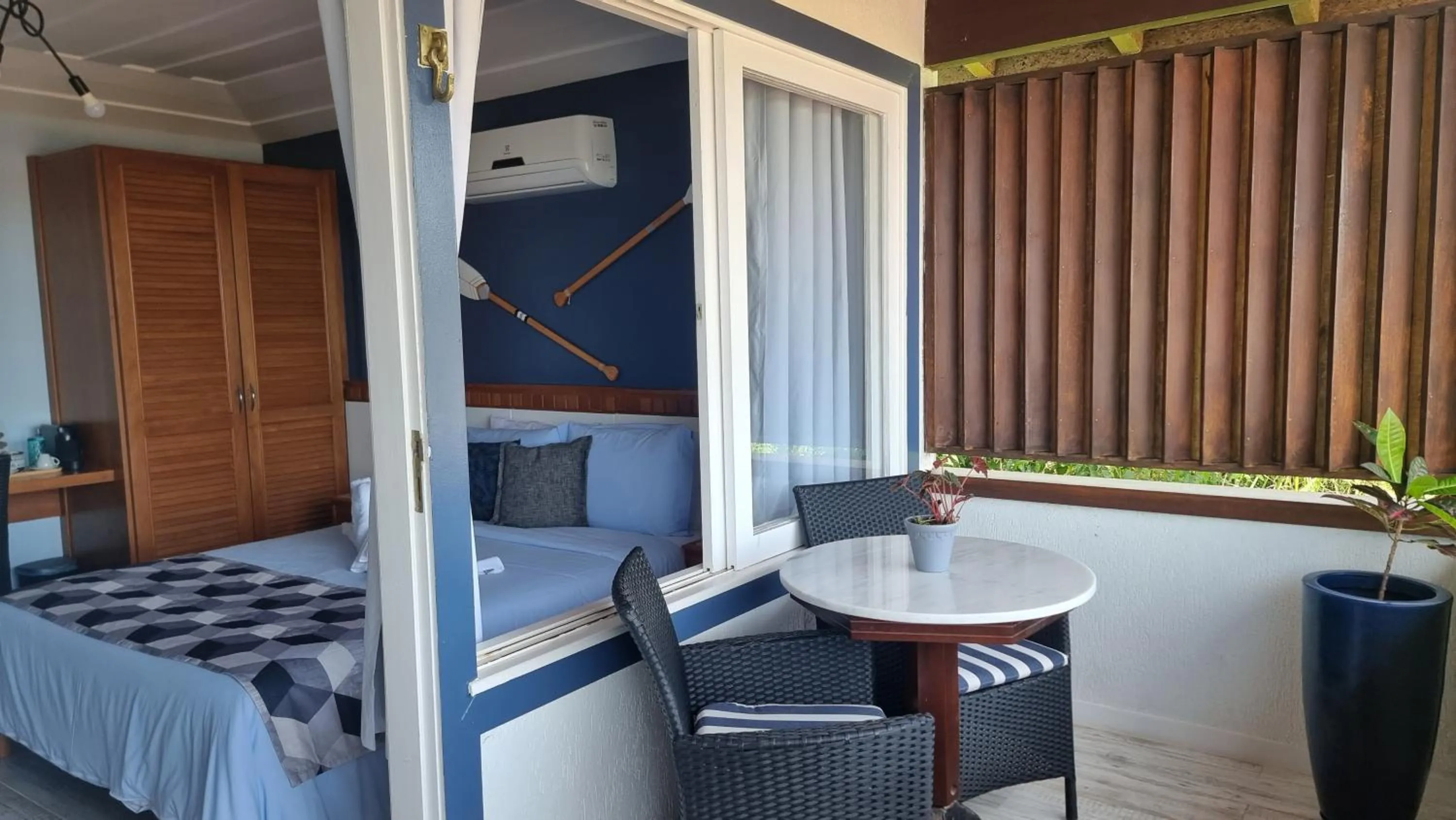 View (from property/room), Bed in Pousada Santorini