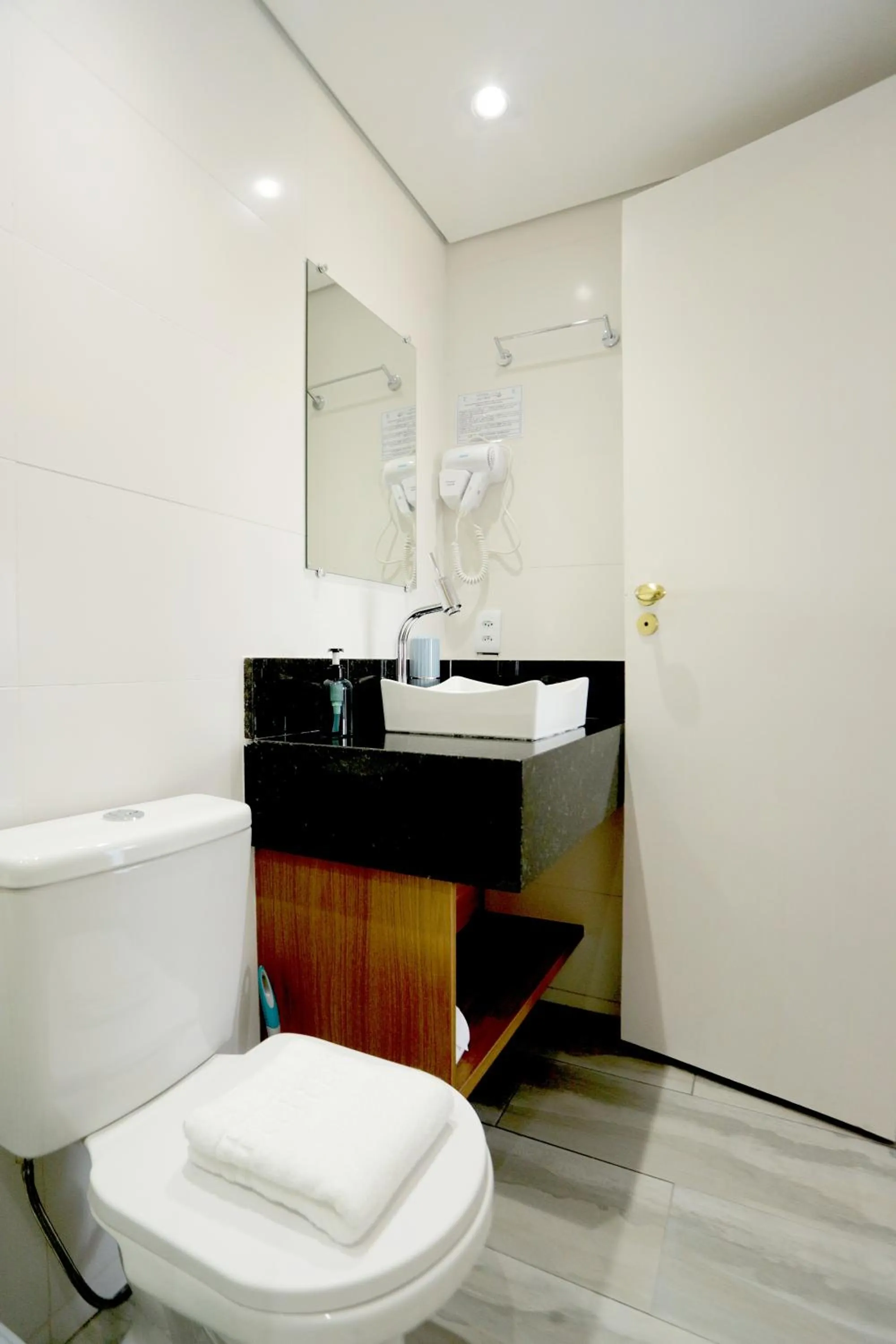 Toilet in Pousada Santorini