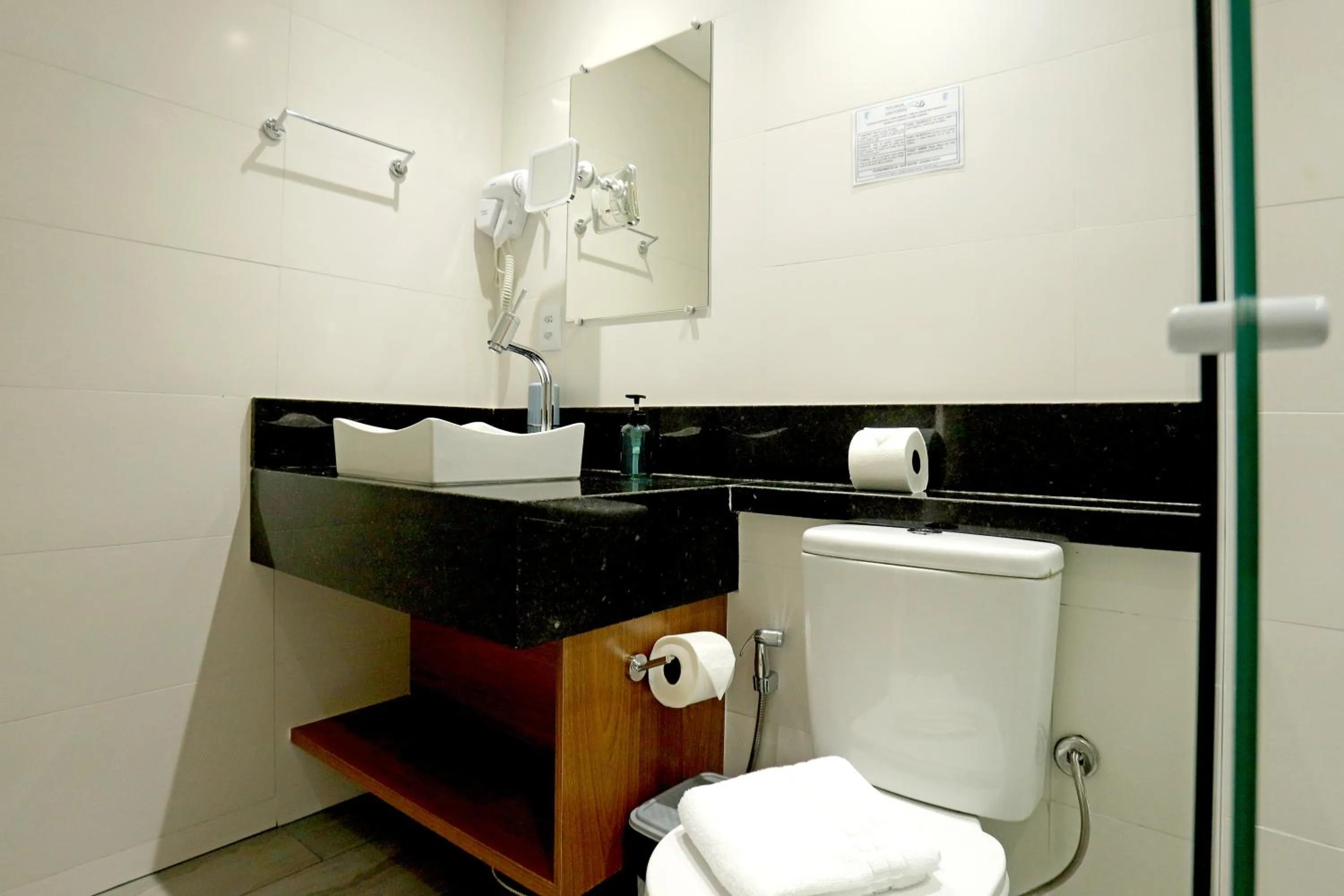 Toilet in Pousada Santorini