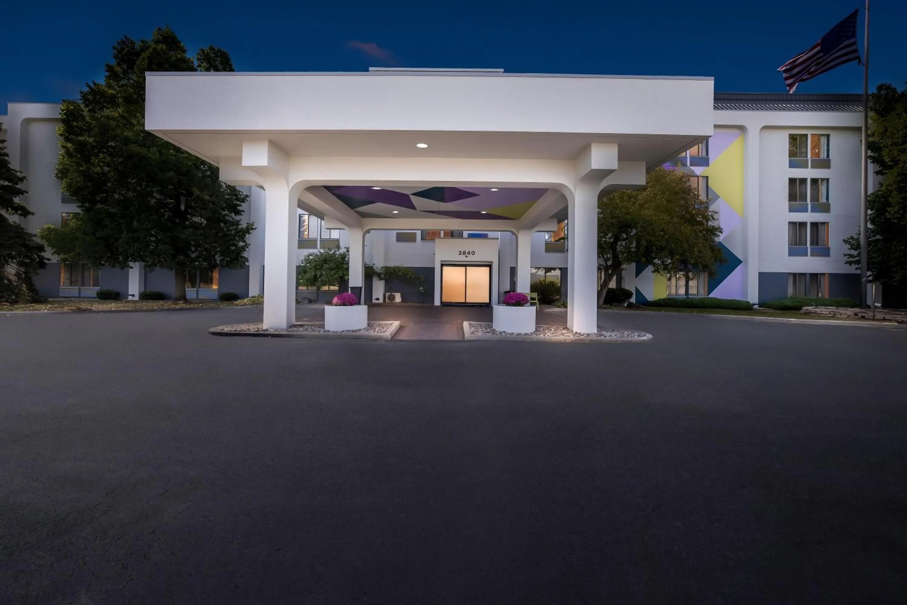 Property building in Spark by Hilton Green Bay