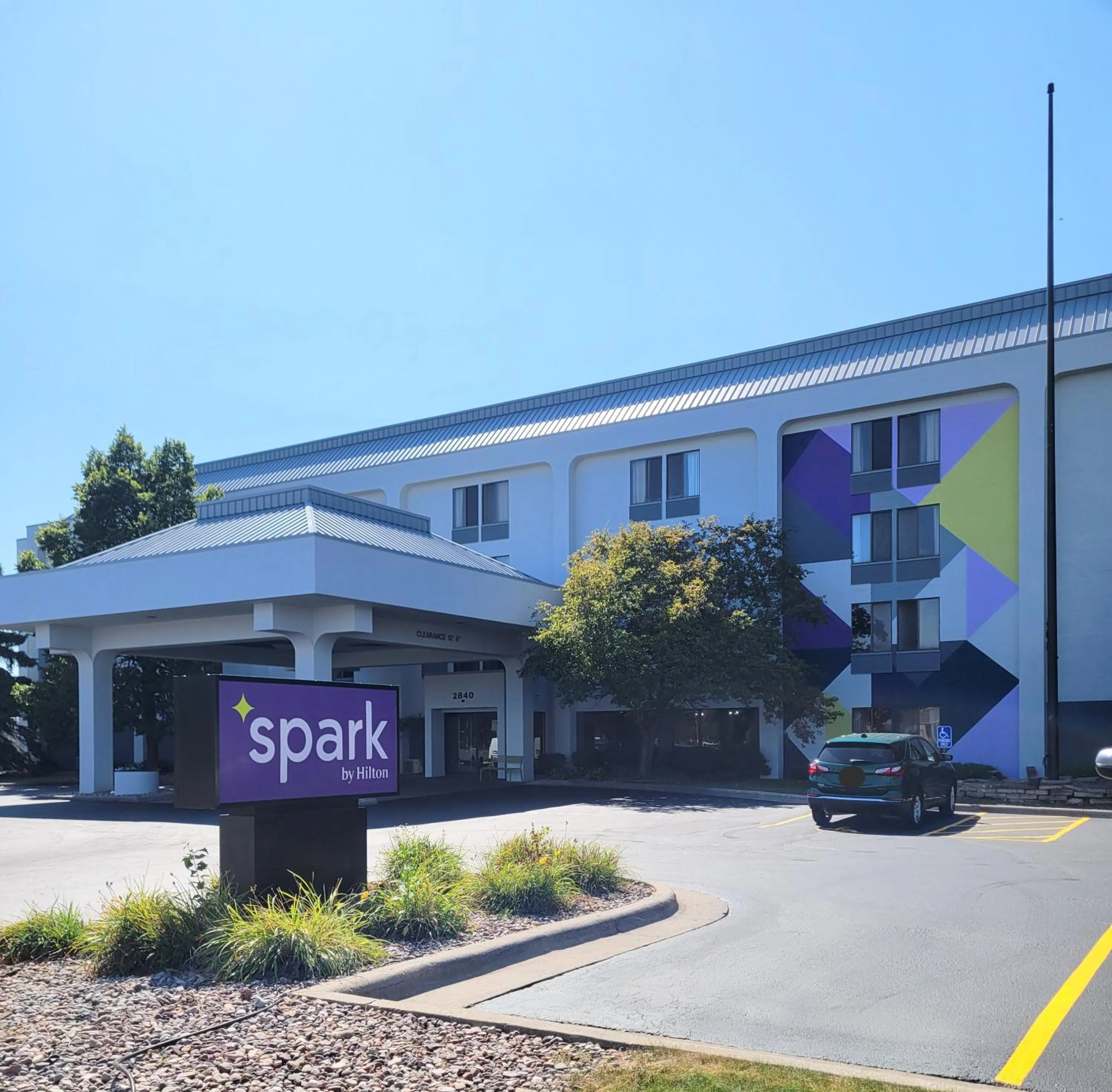 Property building in Spark by Hilton Green Bay