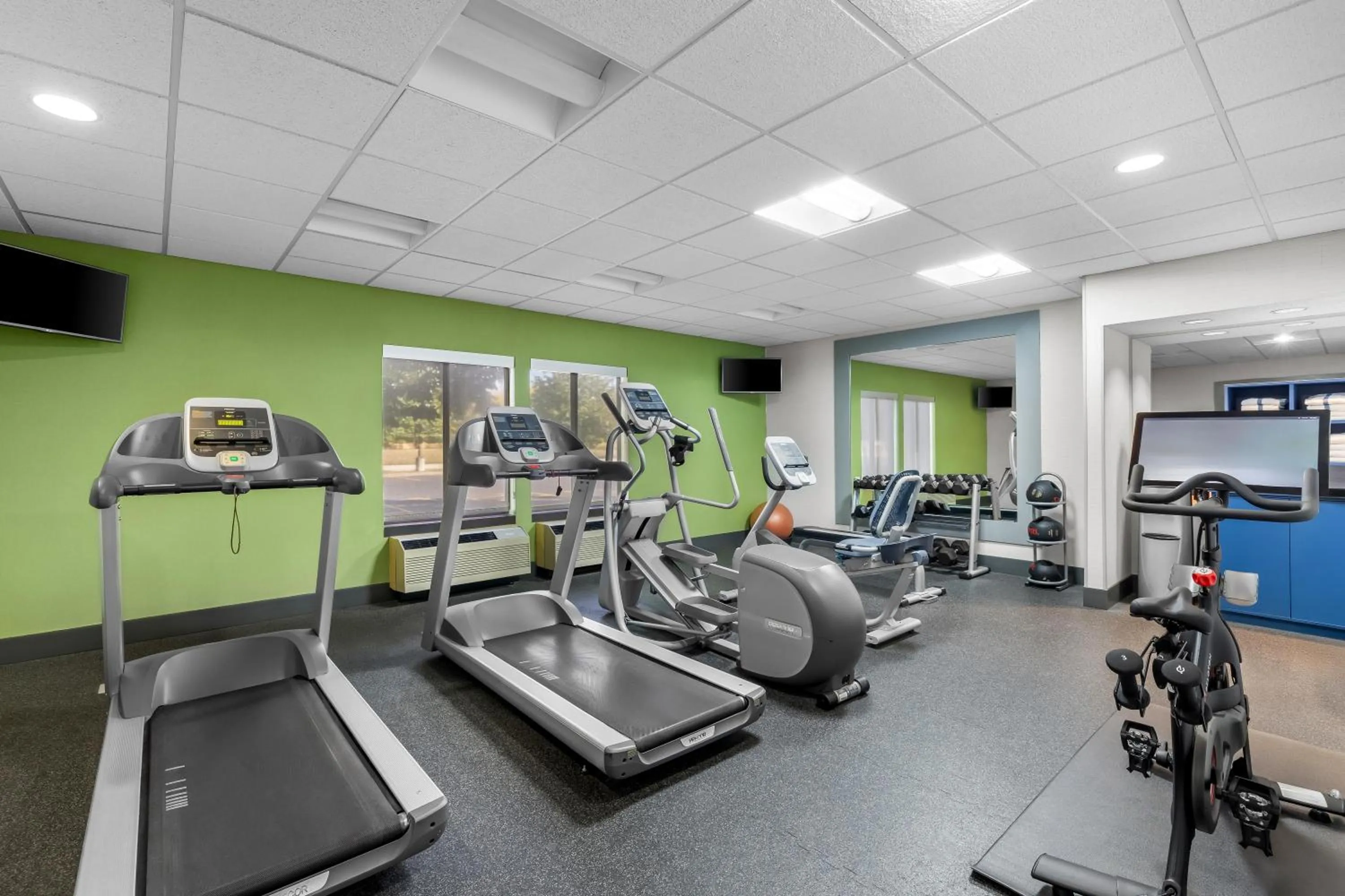 Fitness centre/facilities in Spark by Hilton Green Bay