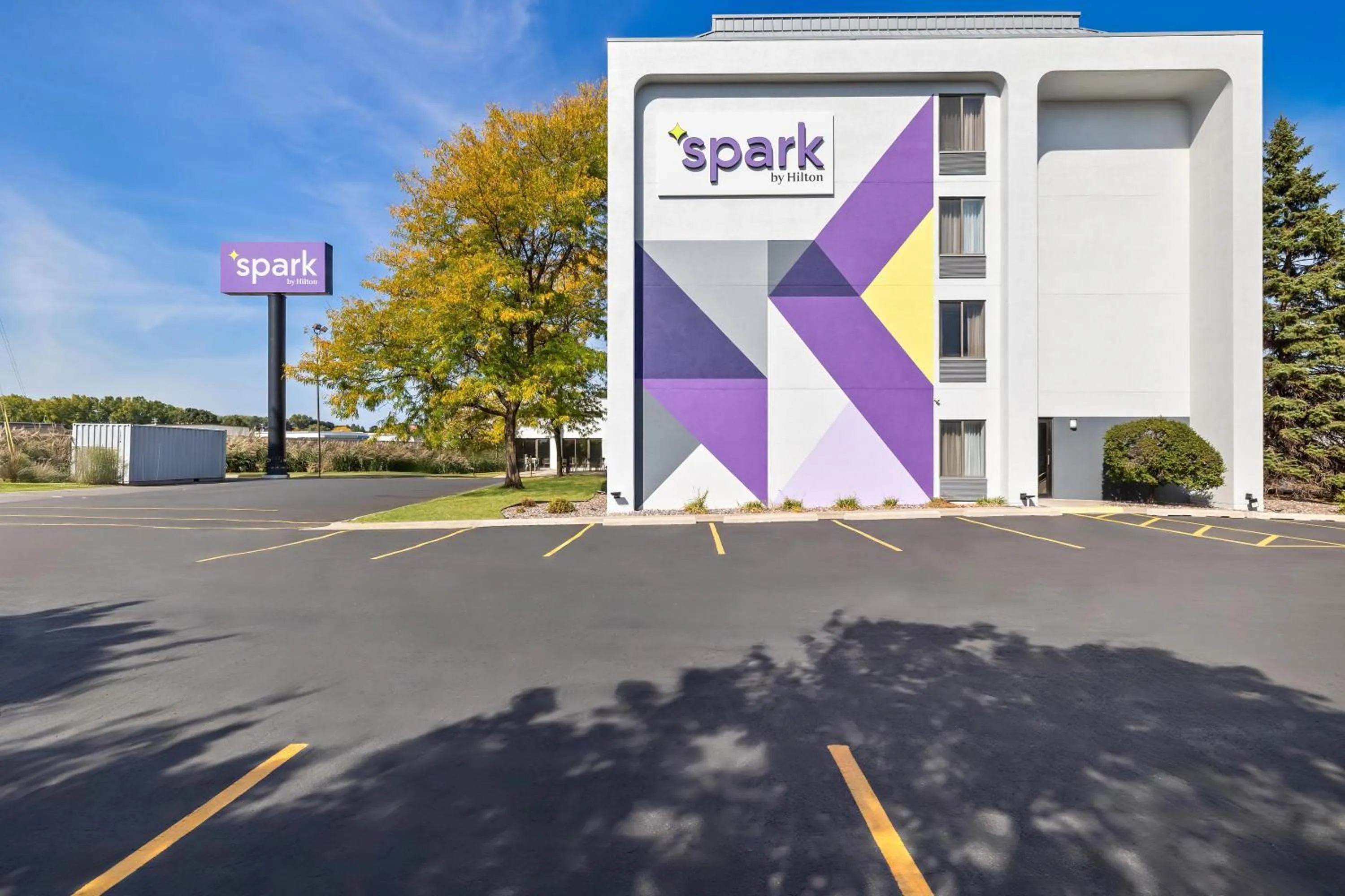 Property building in Spark by Hilton Green Bay
