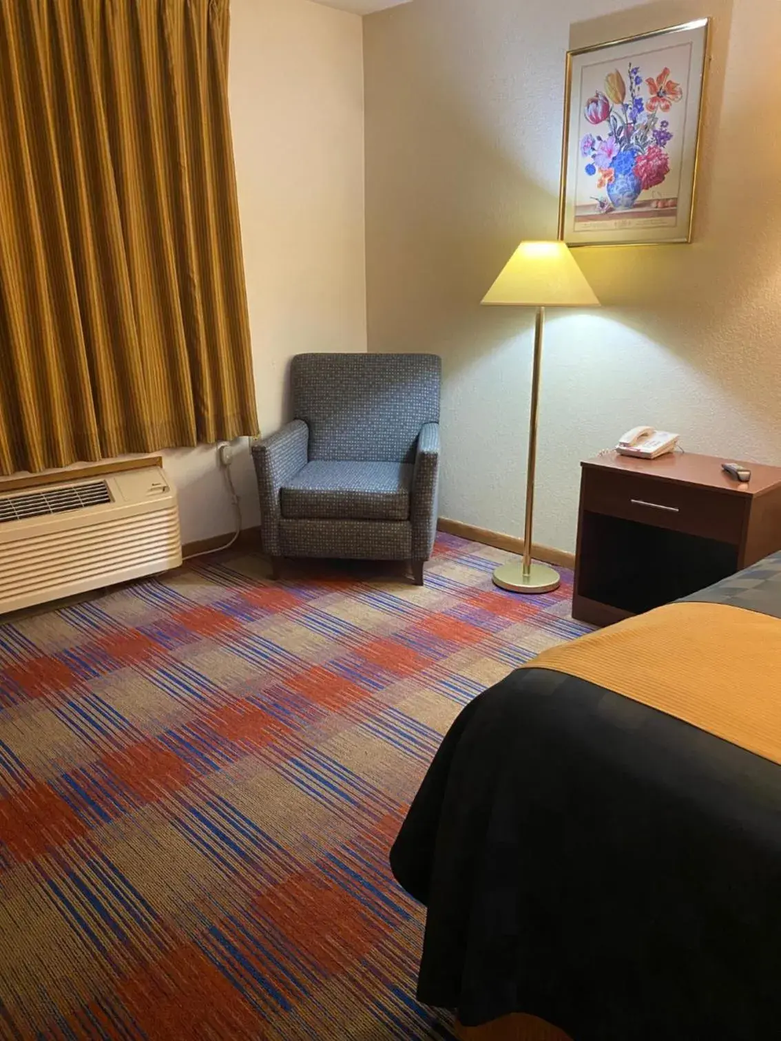 Bed in Americas Best Value Inn Champaign Bed in Americas Best Value Inn Champaign