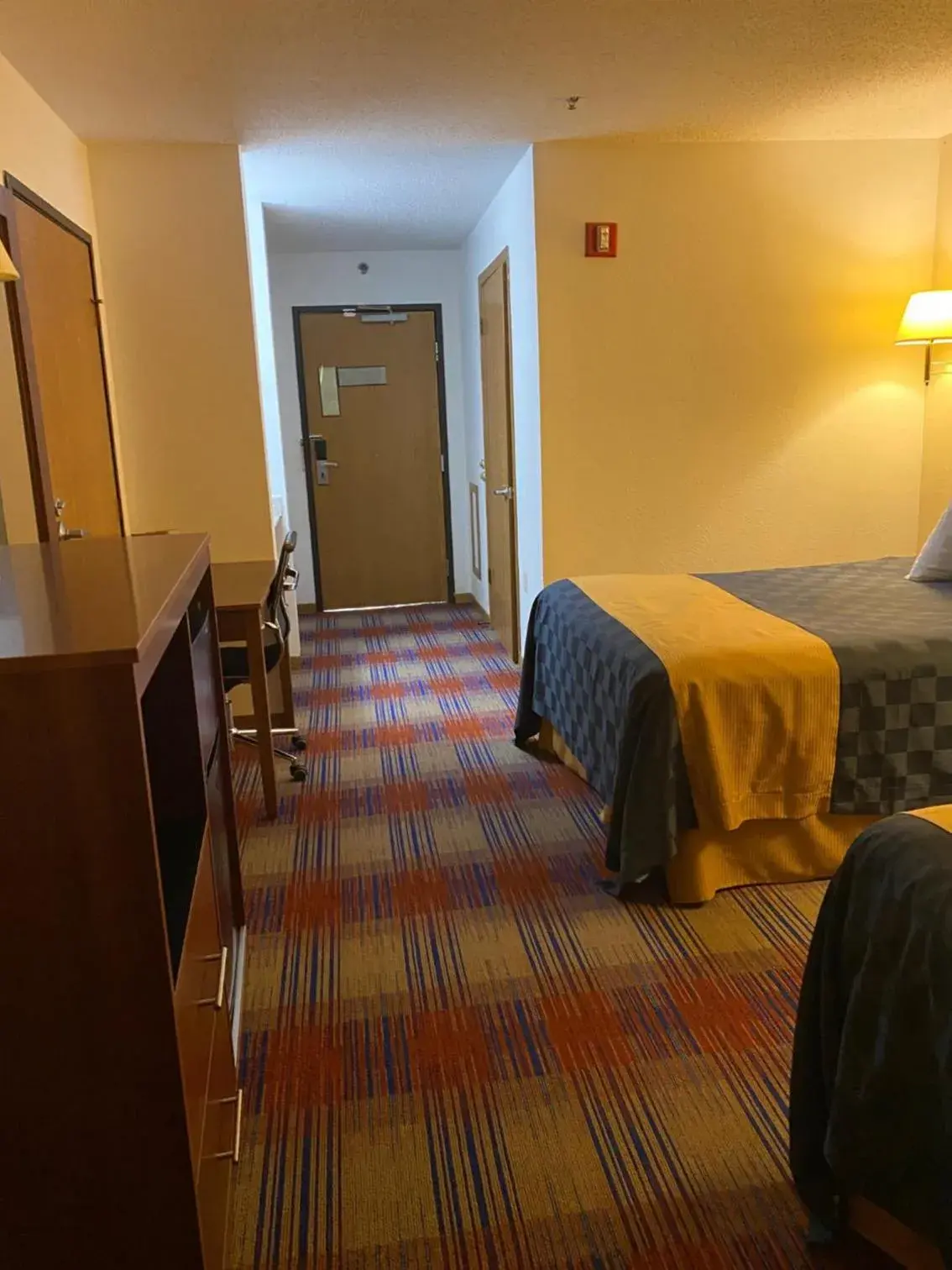 Bed in Americas Best Value Inn Champaign Bed in Americas Best Value Inn Champaign