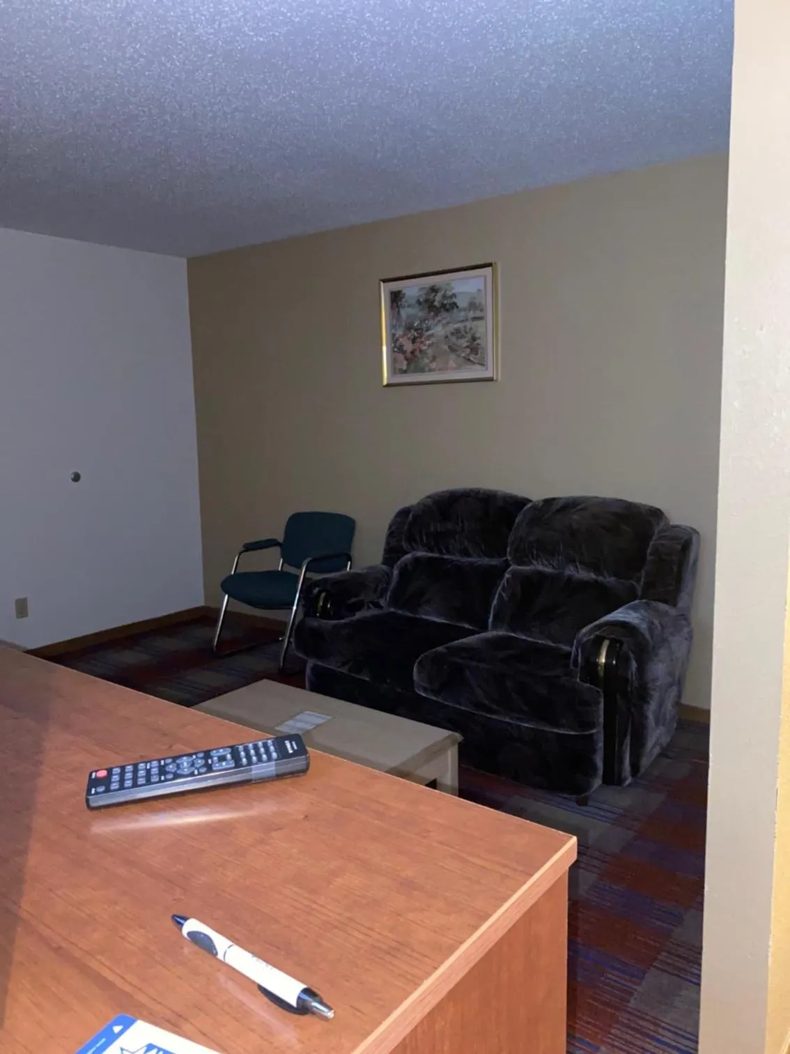 Living room in Americas Best Value Inn Champaign