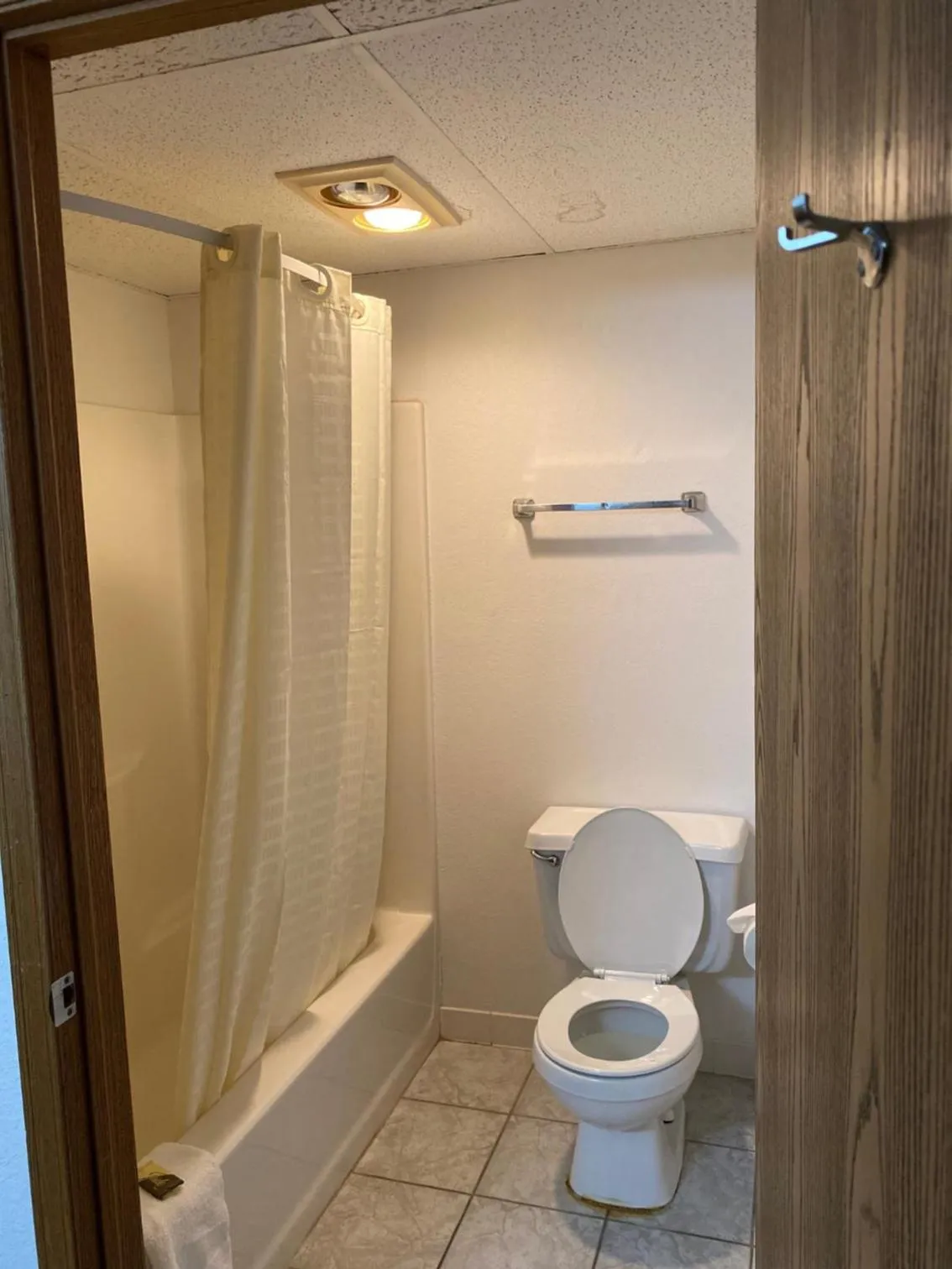 Shower in Americas Best Value Inn Champaign