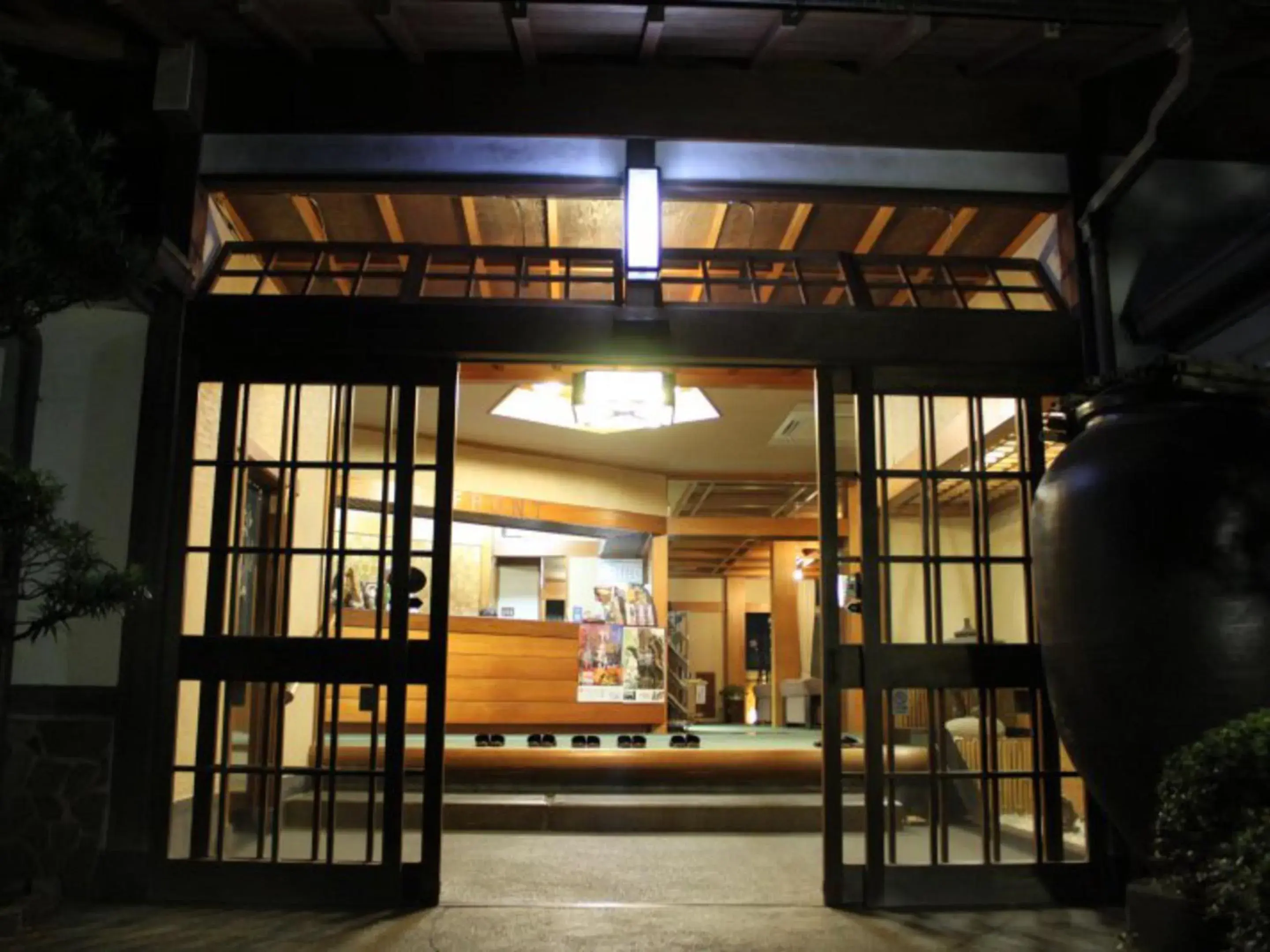 Facade/entrance in Atami Onsen Sakuraya Ryokan Facade/entrance in Atami Onsen Sakuraya Ryokan