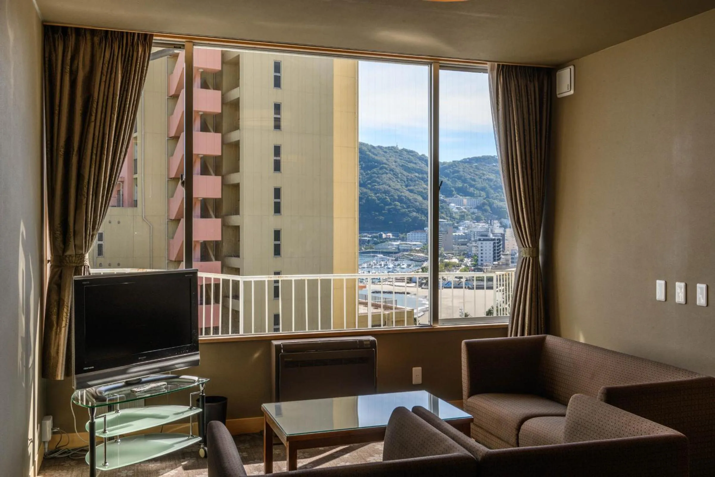 Photo of the whole room in Atami Onsen Sakuraya Ryokan