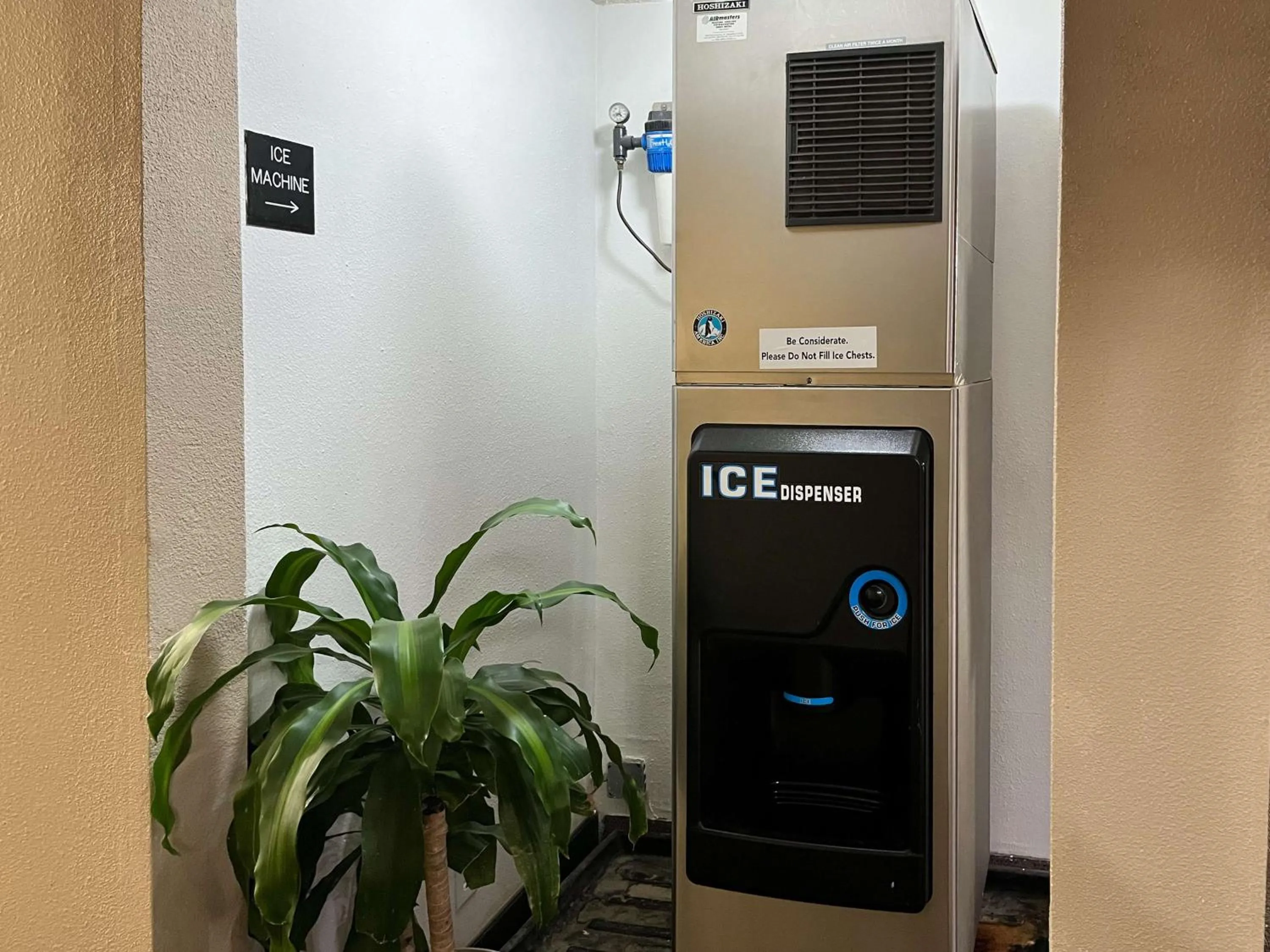 vending machine in Motel 6 Litchfield, IL