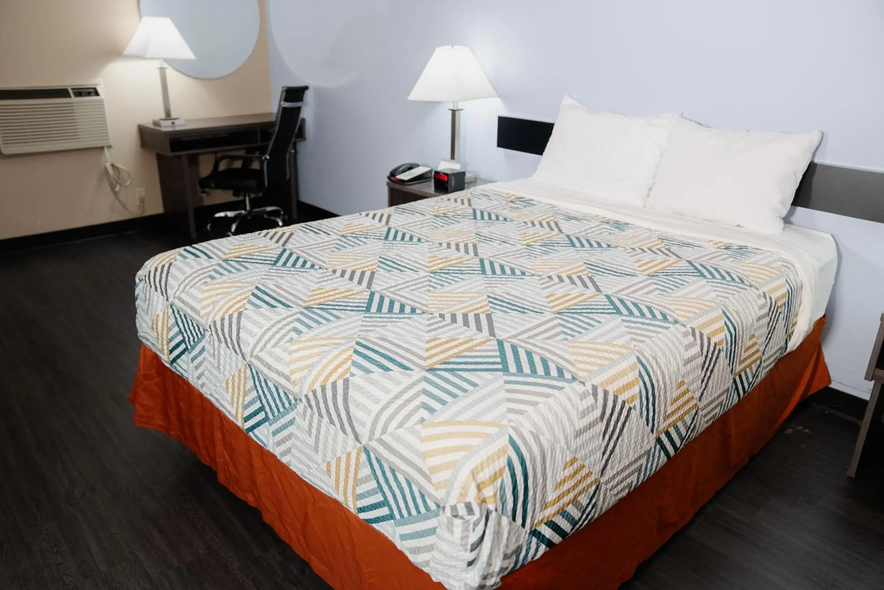 Bedroom, Bed in Motel 6 Litchfield, IL Bedroom, Bed in Motel 6 Litchfield, IL