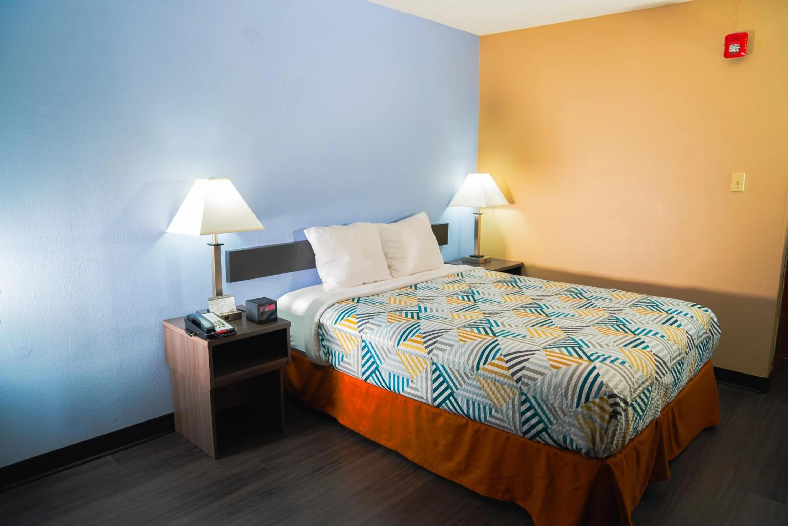 Bedroom, Bed in Motel 6 Litchfield, IL