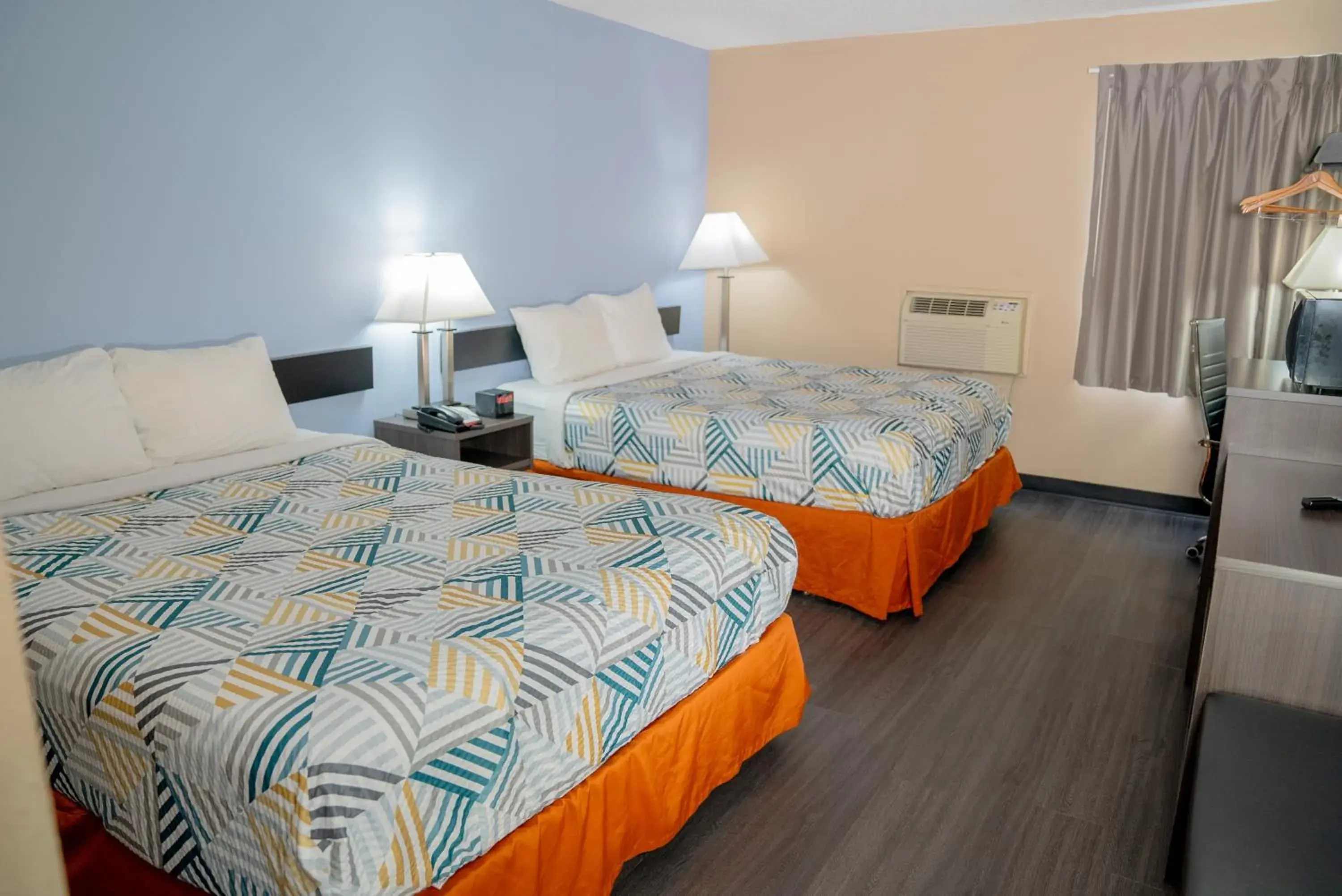 Photo of the whole room, Bed in Motel 6 Litchfield, IL Photo of the whole room, Bed in Motel 6 Litchfield, IL