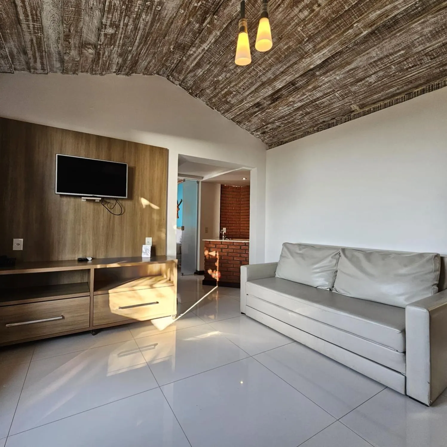 Communal lounge/ TV room in Costa do Sol Boutique Hotel