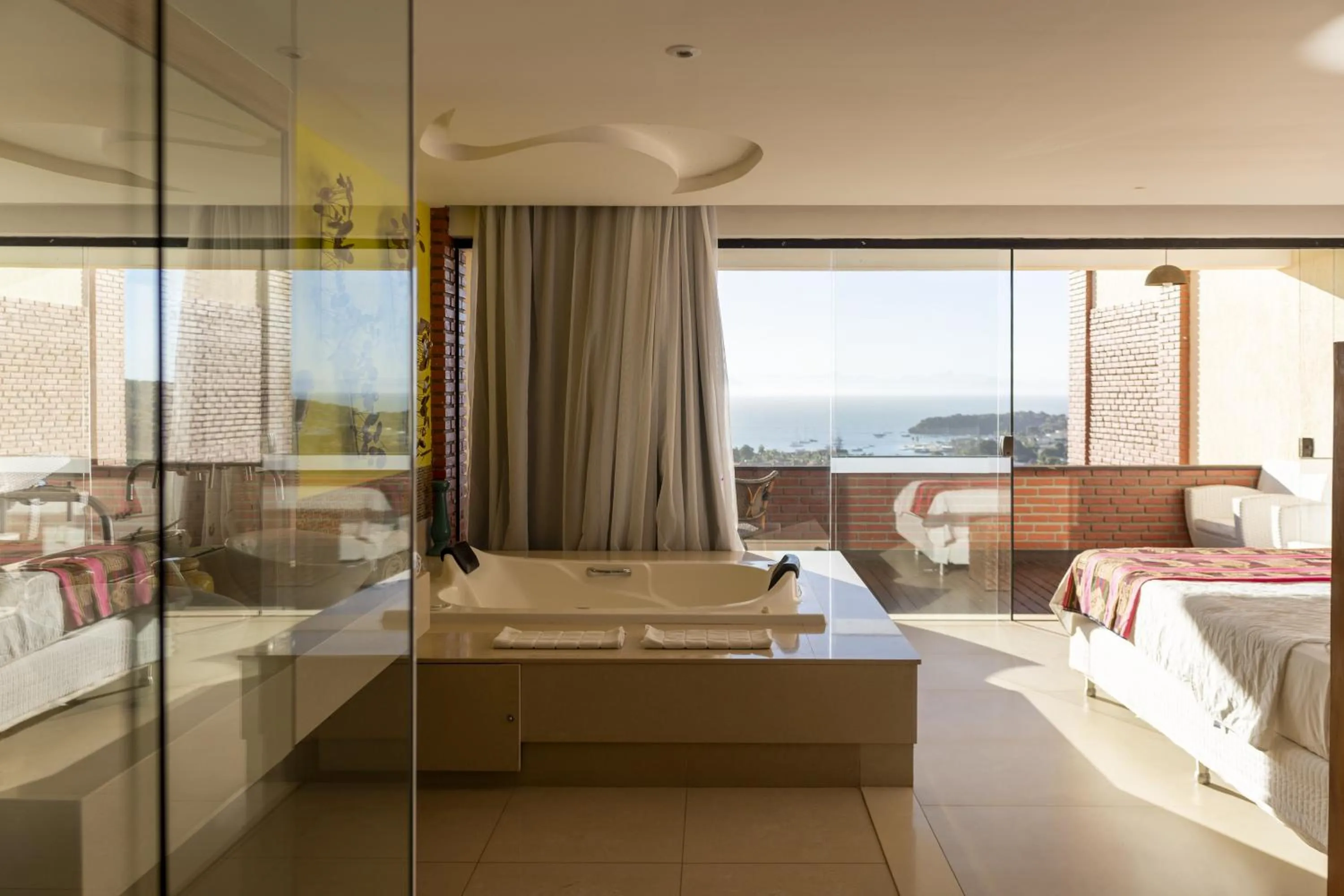 Hot Tub, Bed in Costa do Sol Boutique Hotel