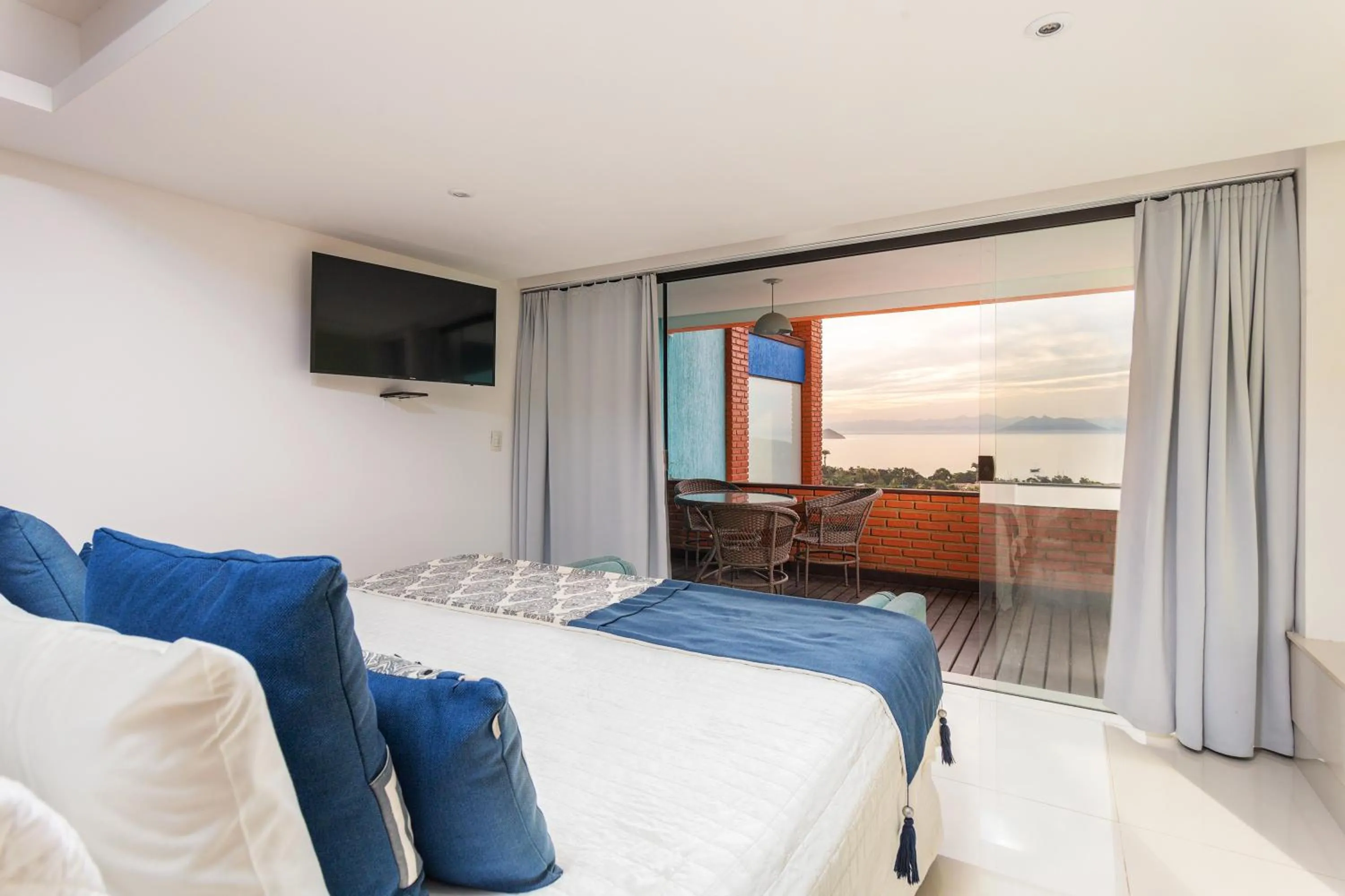 View (from property/room), Bed in Costa do Sol Boutique Hotel