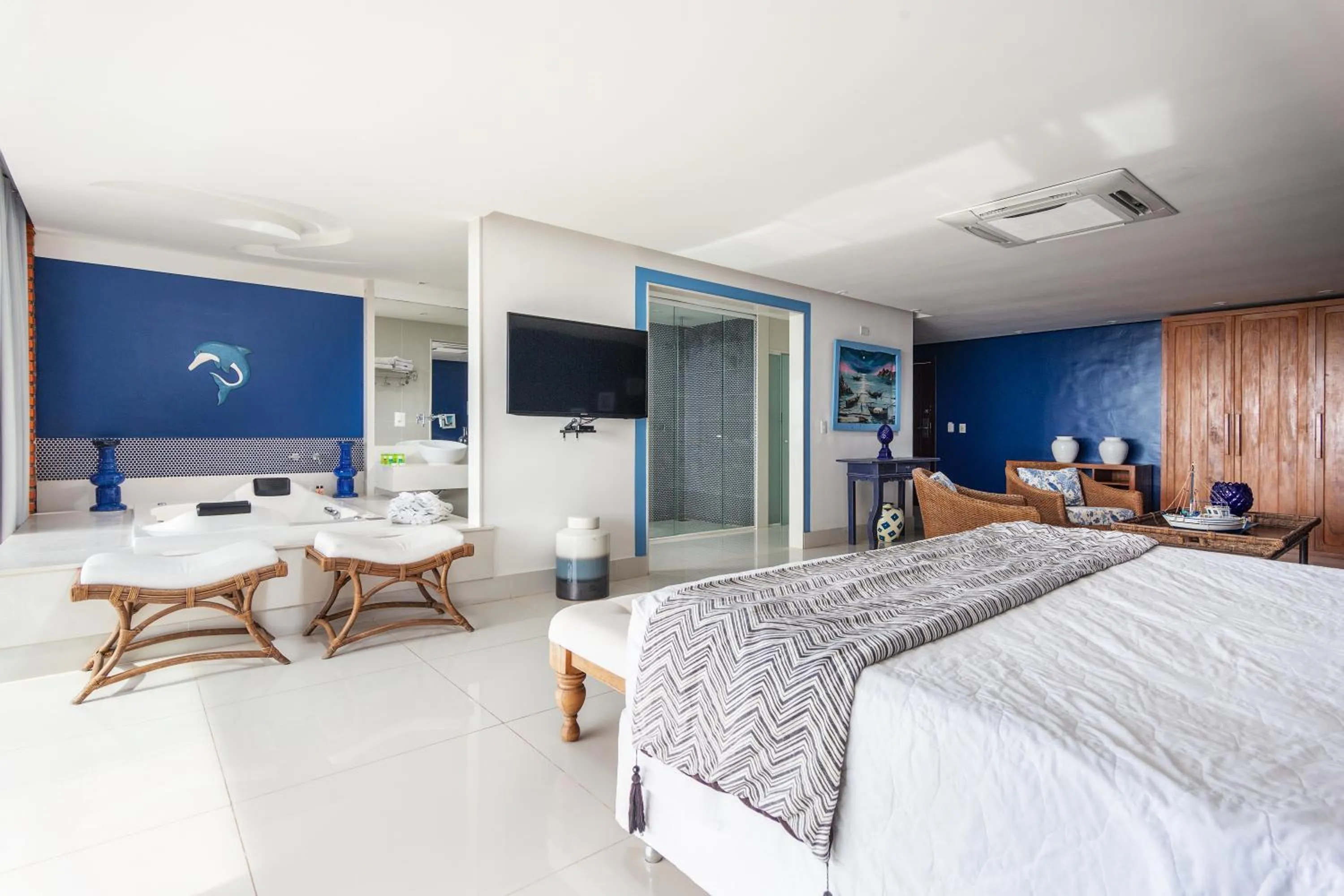 Communal lounge/ TV room, Bed in Costa do Sol Boutique Hotel