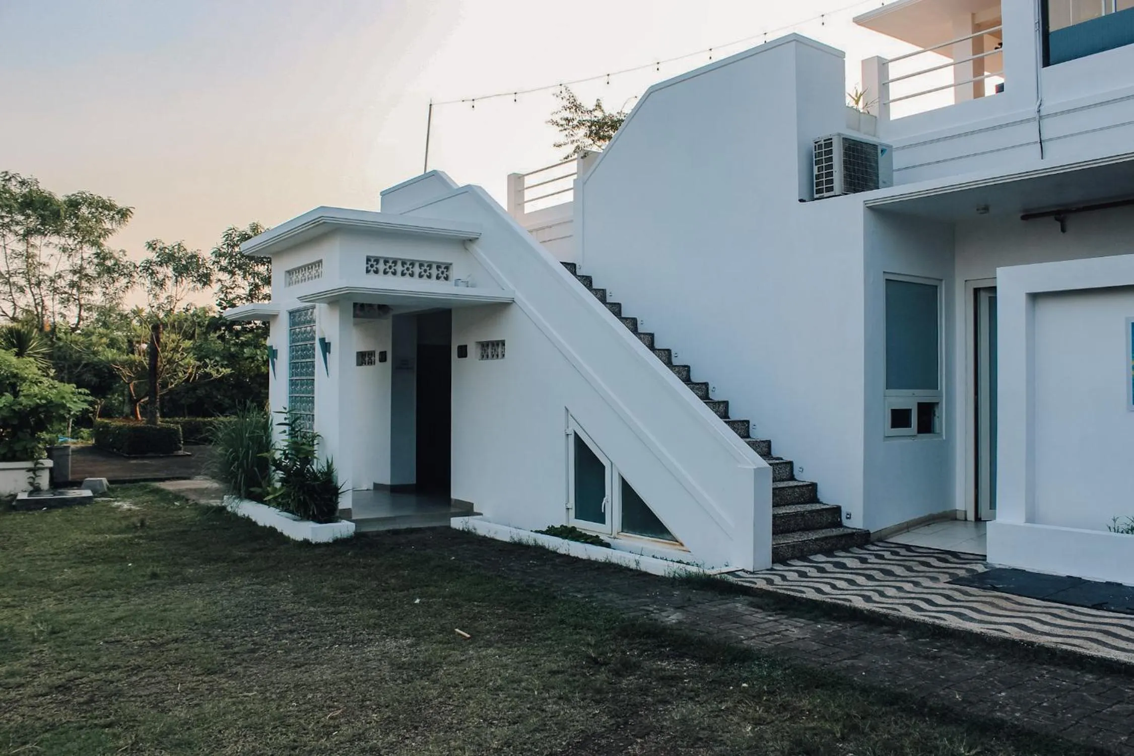 Facade/entrance in Seaside Villa & Muse Beach Resto