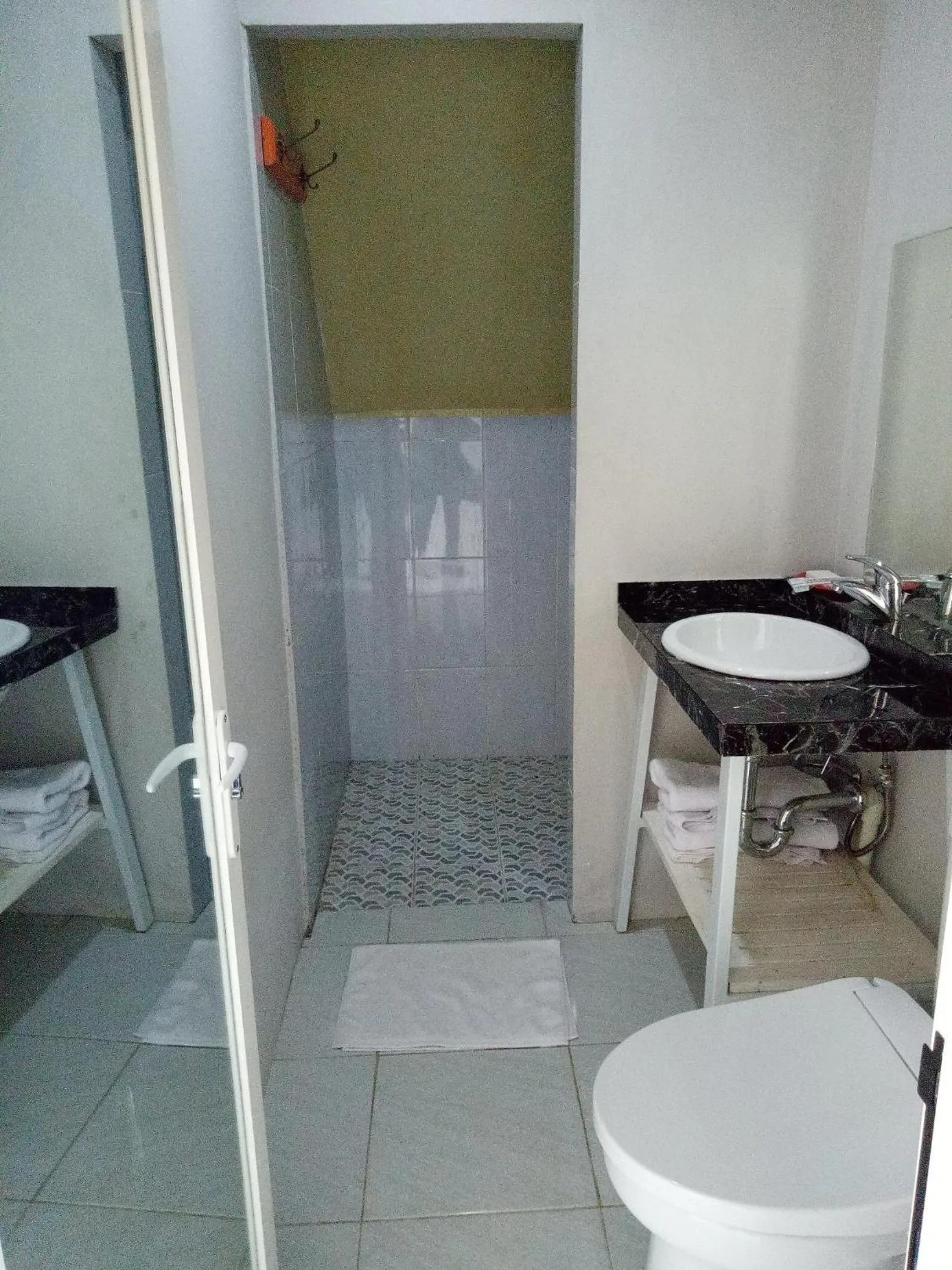 Bathroom in Seaside Villa & Muse Beach Resto