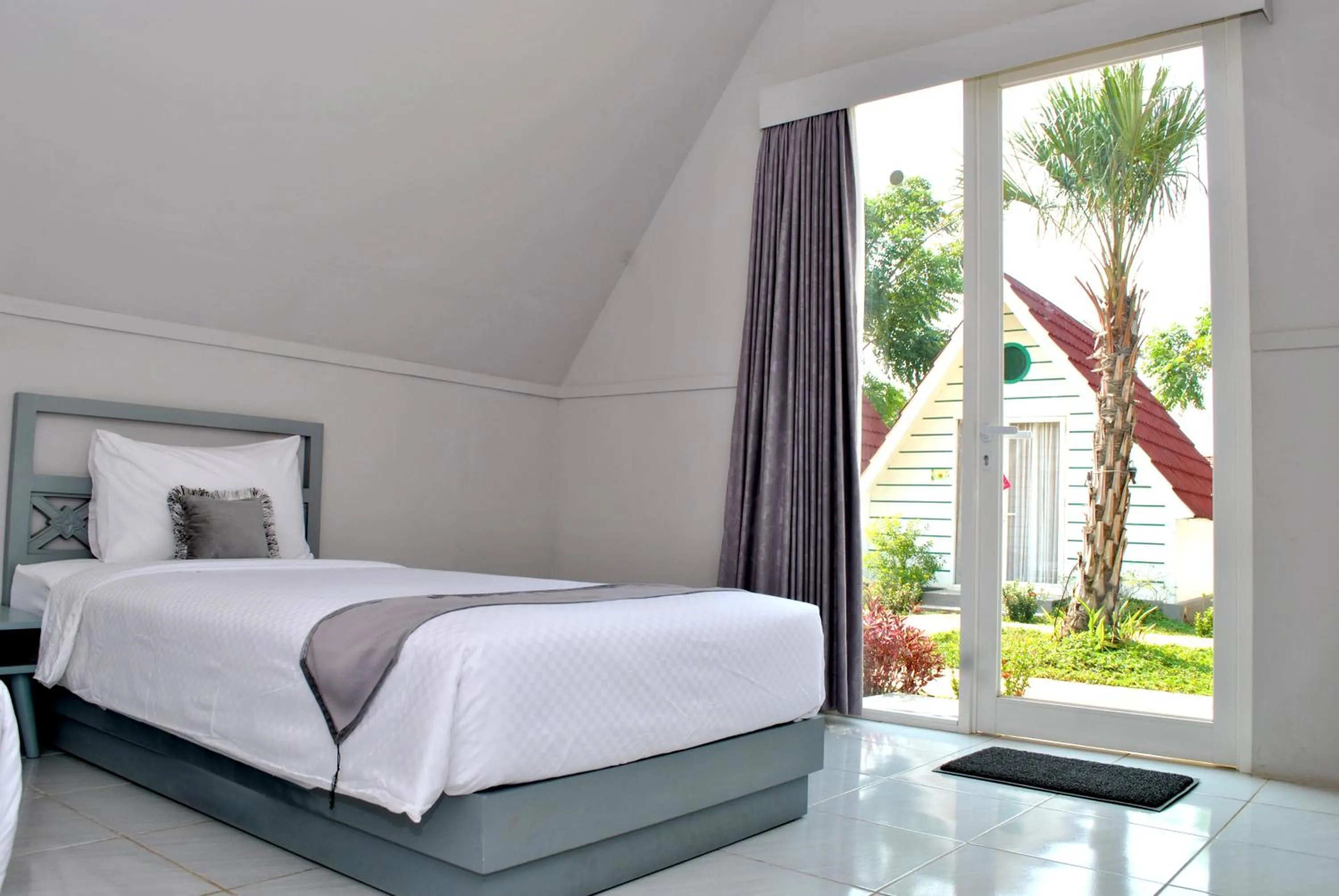 Bed in Seaside Villa & Muse Beach Resto