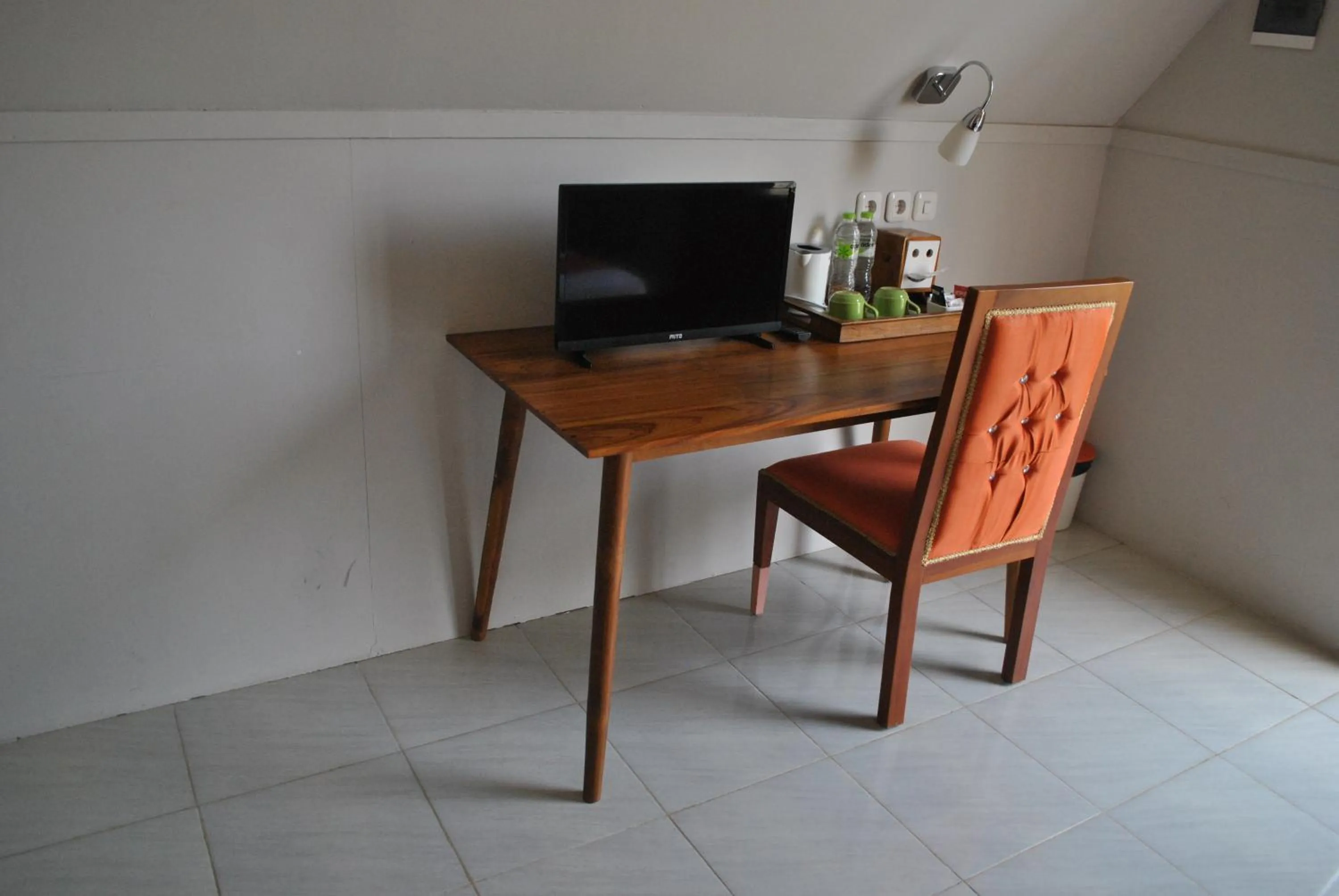 Communal lounge/ TV room in Seaside Villa & Muse Beach Resto