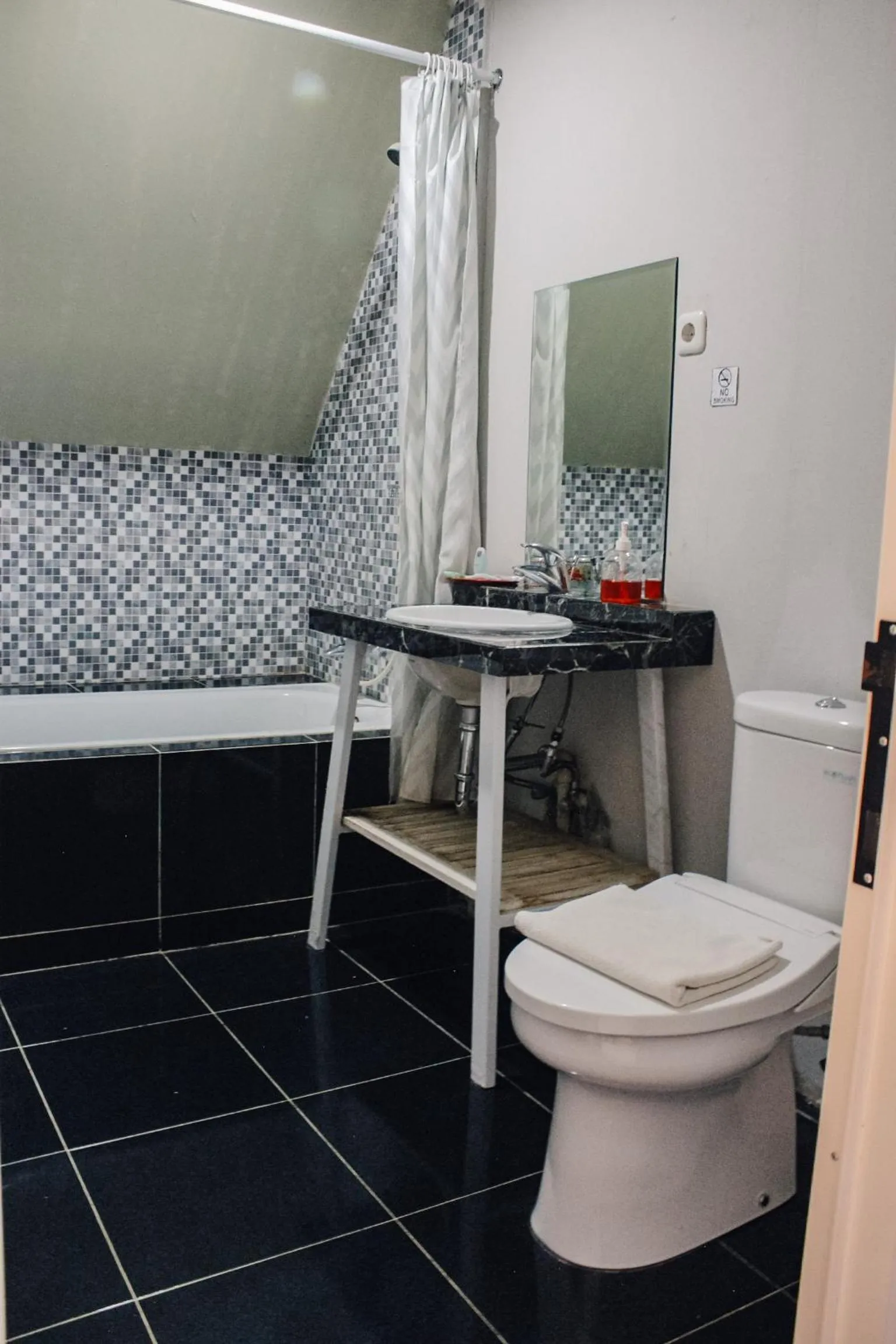 Bathroom in Seaside Villa & Muse Beach Resto